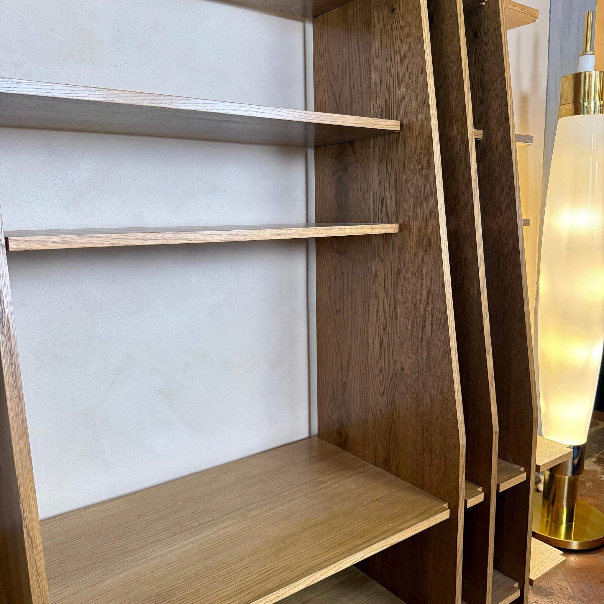 Libreria alta in legno di Oak Wood italiana della fine del XX secolo in vendita 5