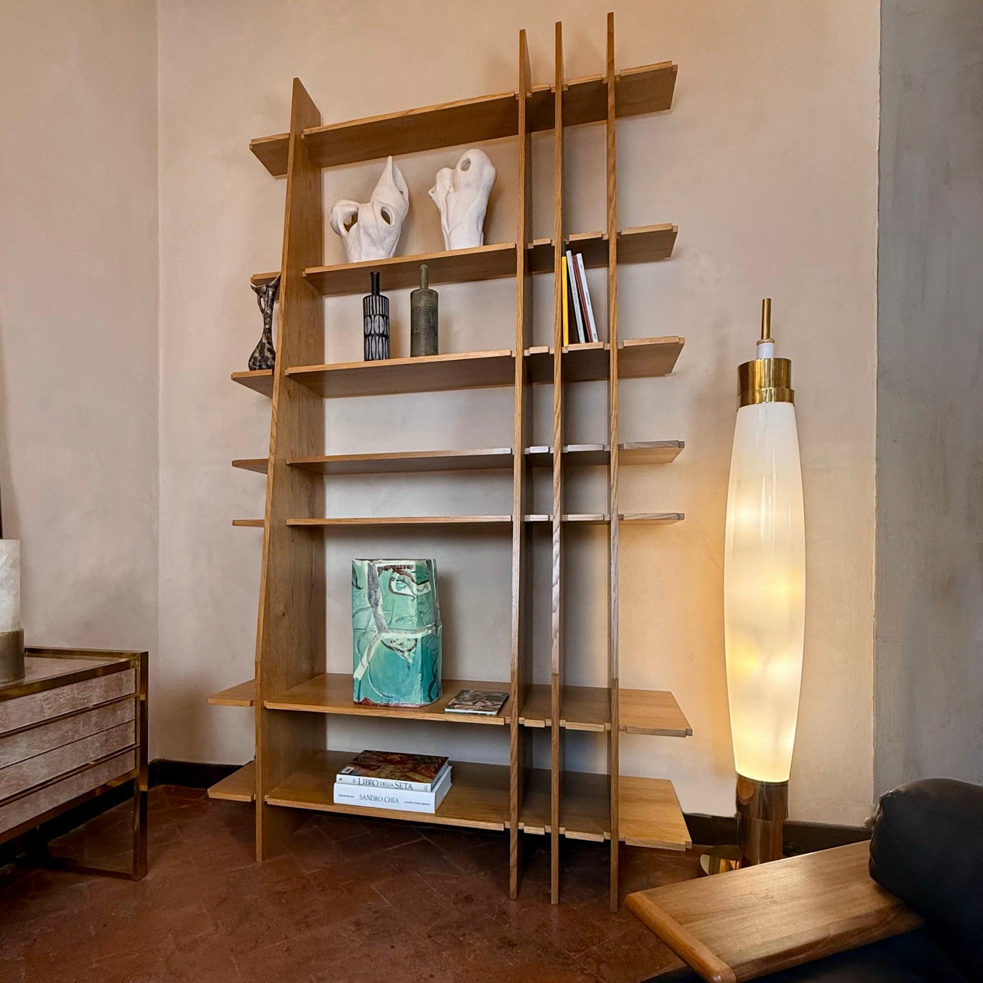Libreria alta in legno di Oak Wood italiana della fine del XX secolo in vendita 6