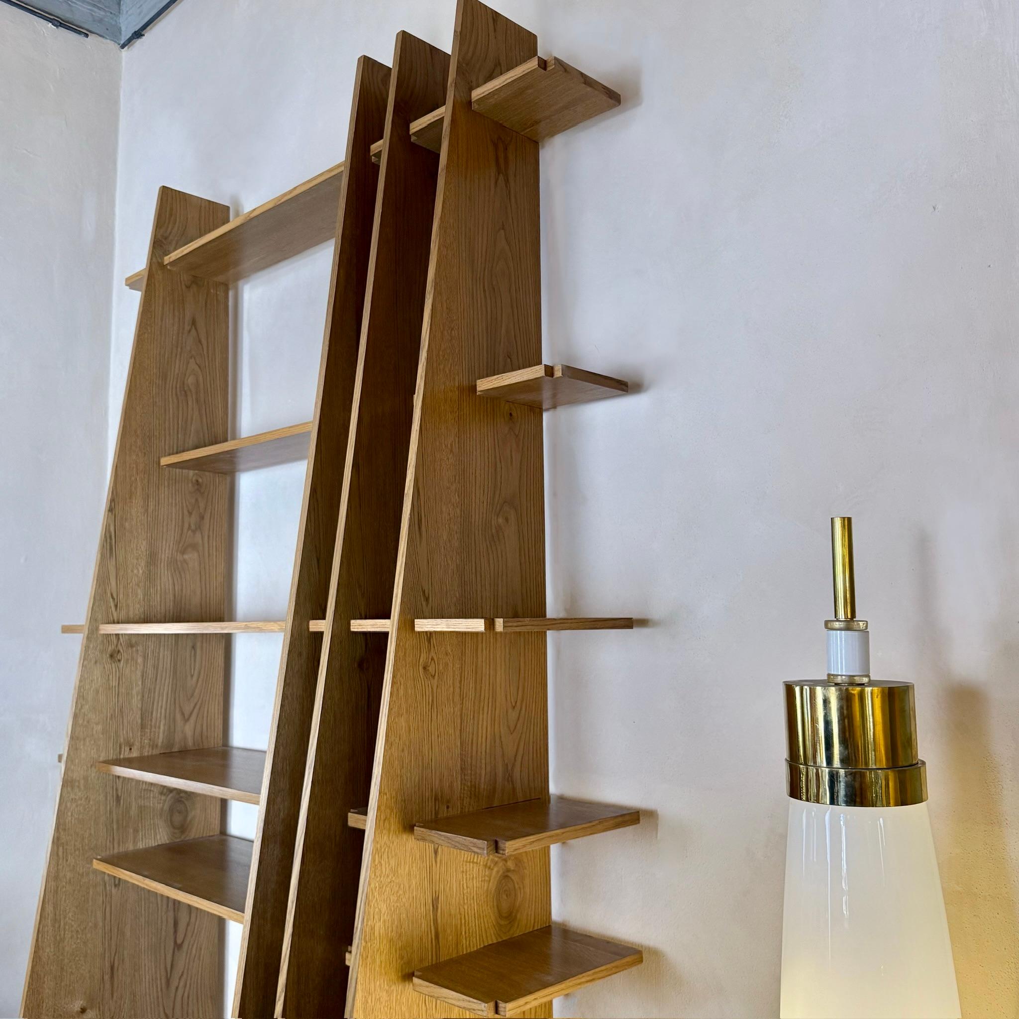 Libreria alta in legno di Oak Wood italiana della fine del XX secolo In condizioni buone in vendita a Firenze, Tuscany