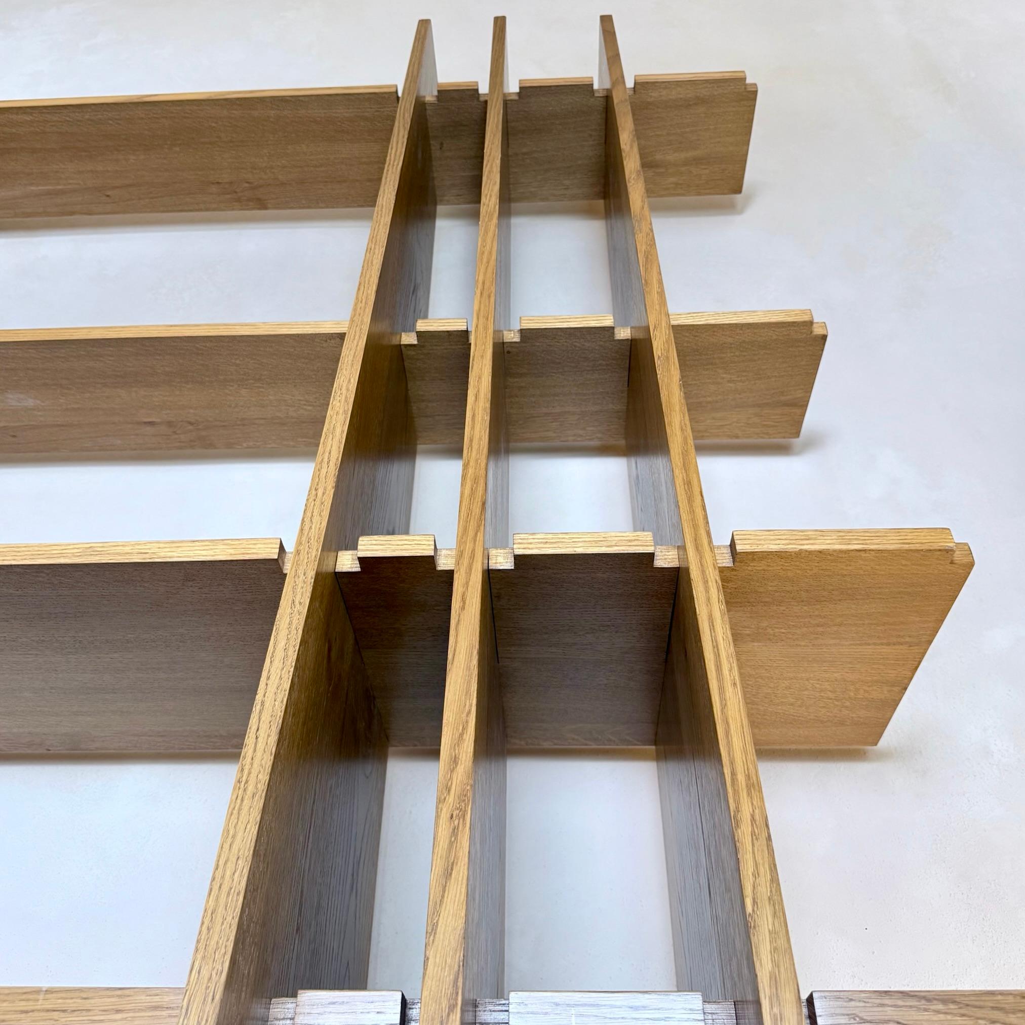 Libreria alta in legno di Oak Wood italiana della fine del XX secolo in vendita 1