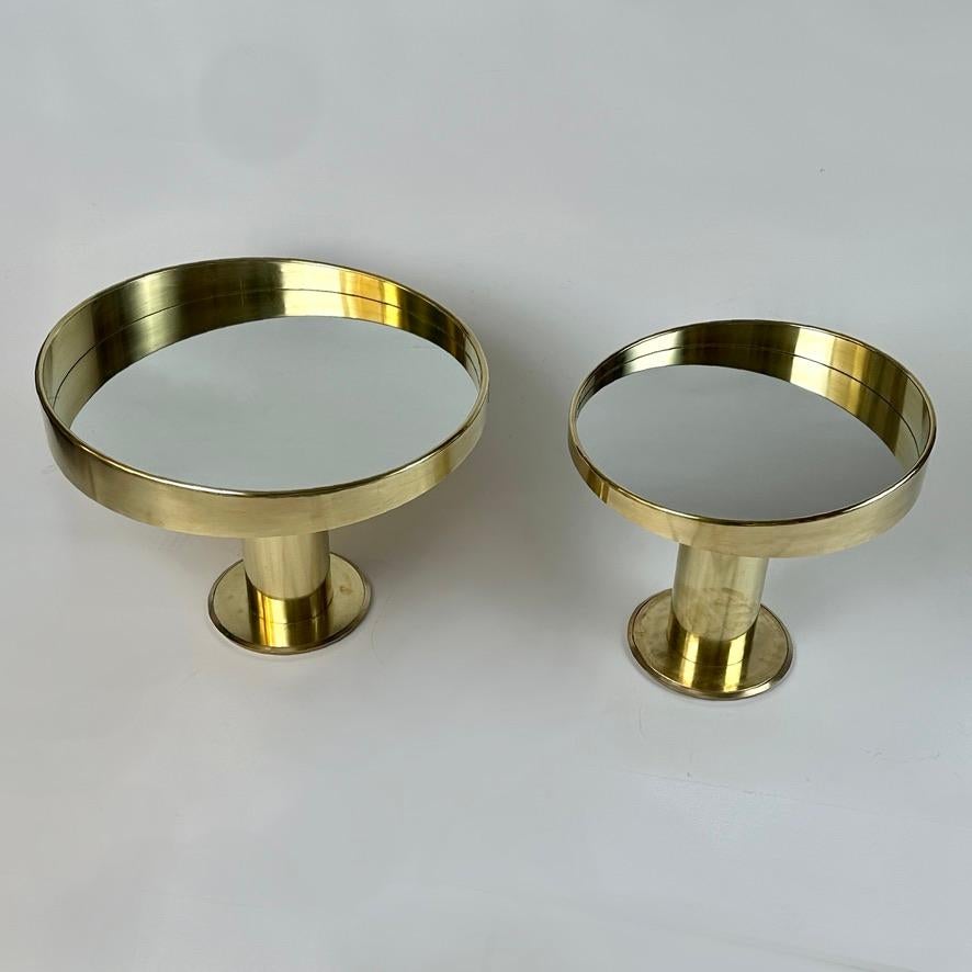 Late 20th Century Italian Pair of Round Brass & Silver Mirror Side Tables In Good Condition For Sale In Firenze, Tuscany