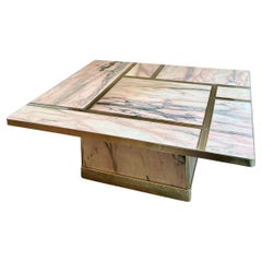 Italienischer quadratischer Couchtisch aus Messing mit Spiegel und rosa Onyxplatte, Ende 20.
