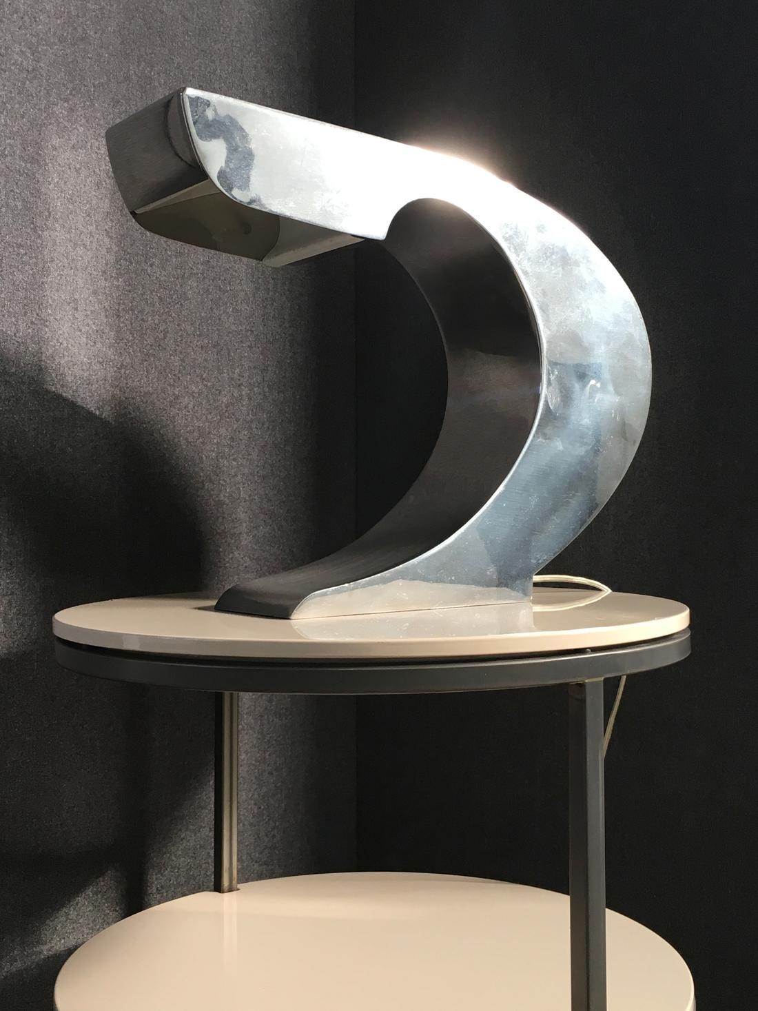Lampe de bureau abstraite en acier et chrome de conception italienne post-moderne en vente 1