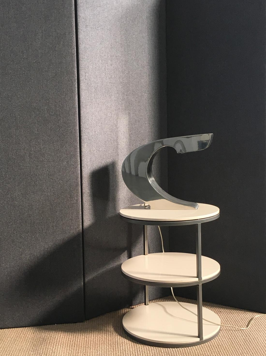 Lampe de bureau abstraite en acier et chrome de conception italienne post-moderne en vente 2