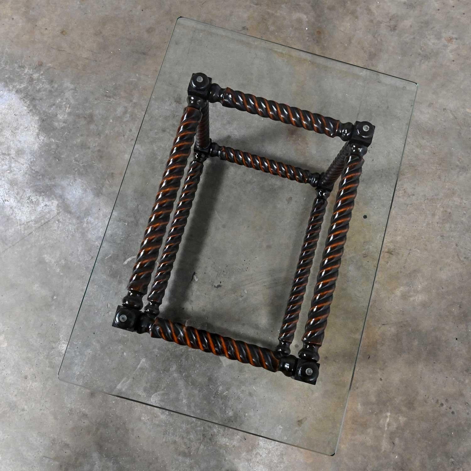 Table d'appoint à base torsadée en orge et plateau en verre de la fin du 20e siècle de style jacobéen en vente 7