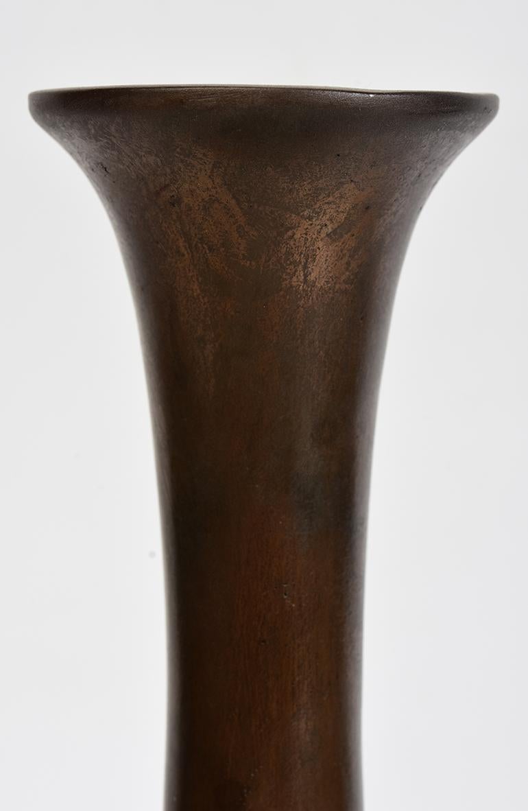 Japanese bronze vase with nice form.

Age: Japan, Late 20th century
Size: Height 28.8 C.M. / Width 16.2 C.M.
Condition: Nice condition overall.