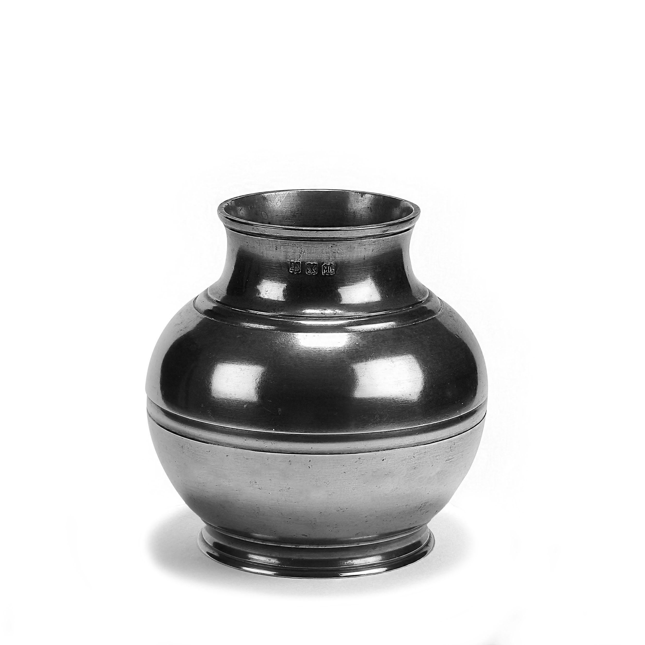 Vaso da fiori rotondo in peltro John Somers della fine del XX secolo In condizioni buone in vendita a Raleigh, US