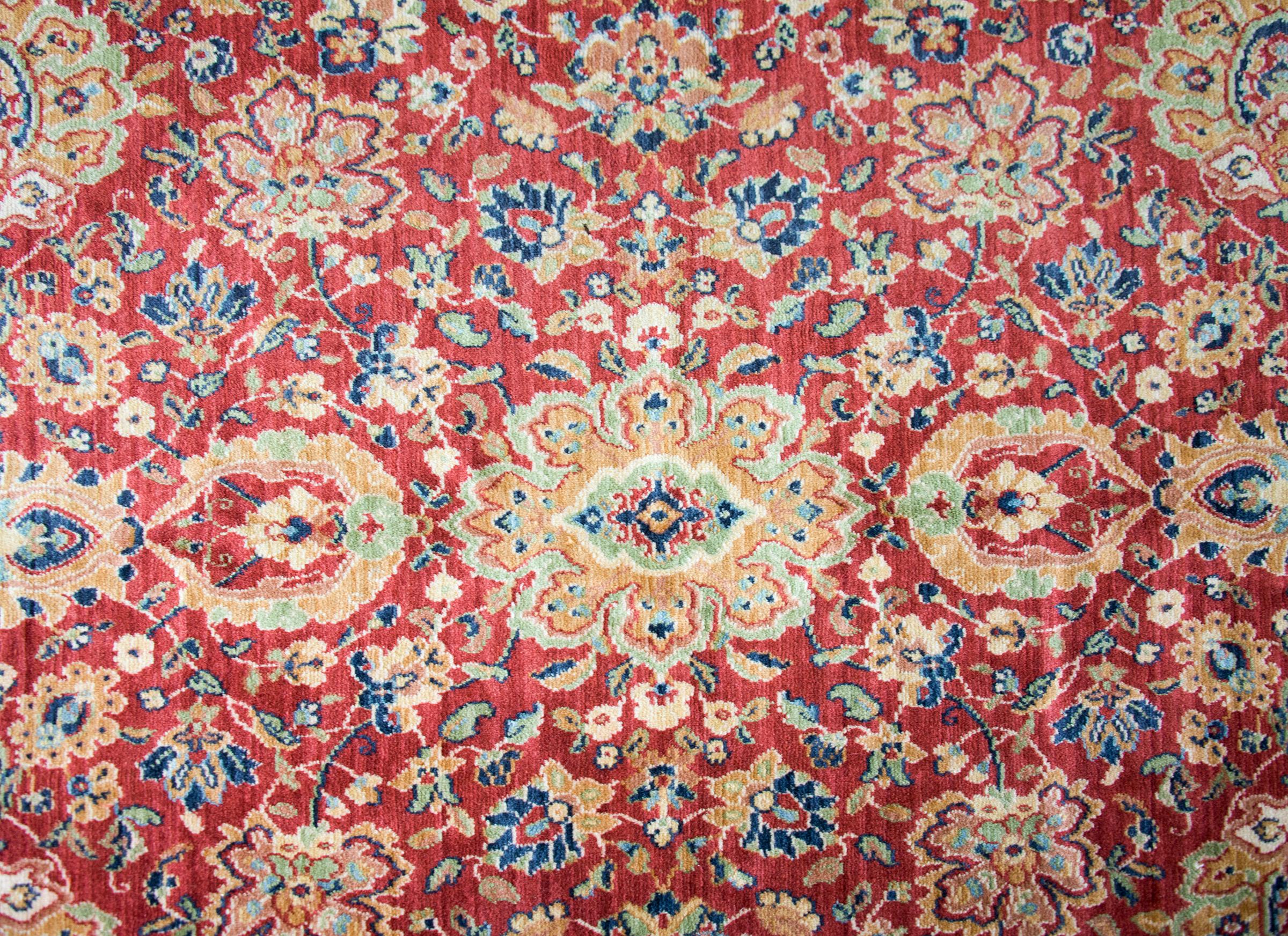 Hand-Knotted Late 20th Century Karastan Mahal-Style Rug For Sale