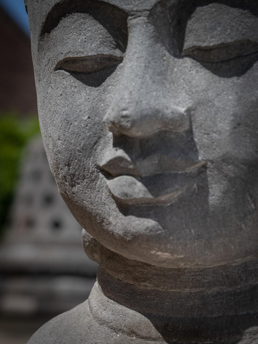 Late 20th century large lavastone Buddha head from Indonesia  OriginalBuddhas In Good Condition For Sale In DEVENTER, NL