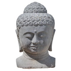 Großer Buddha-Kopf aus Lavastein aus Indonesien aus dem späten 20. Jahrhundert  OriginalBuddhas