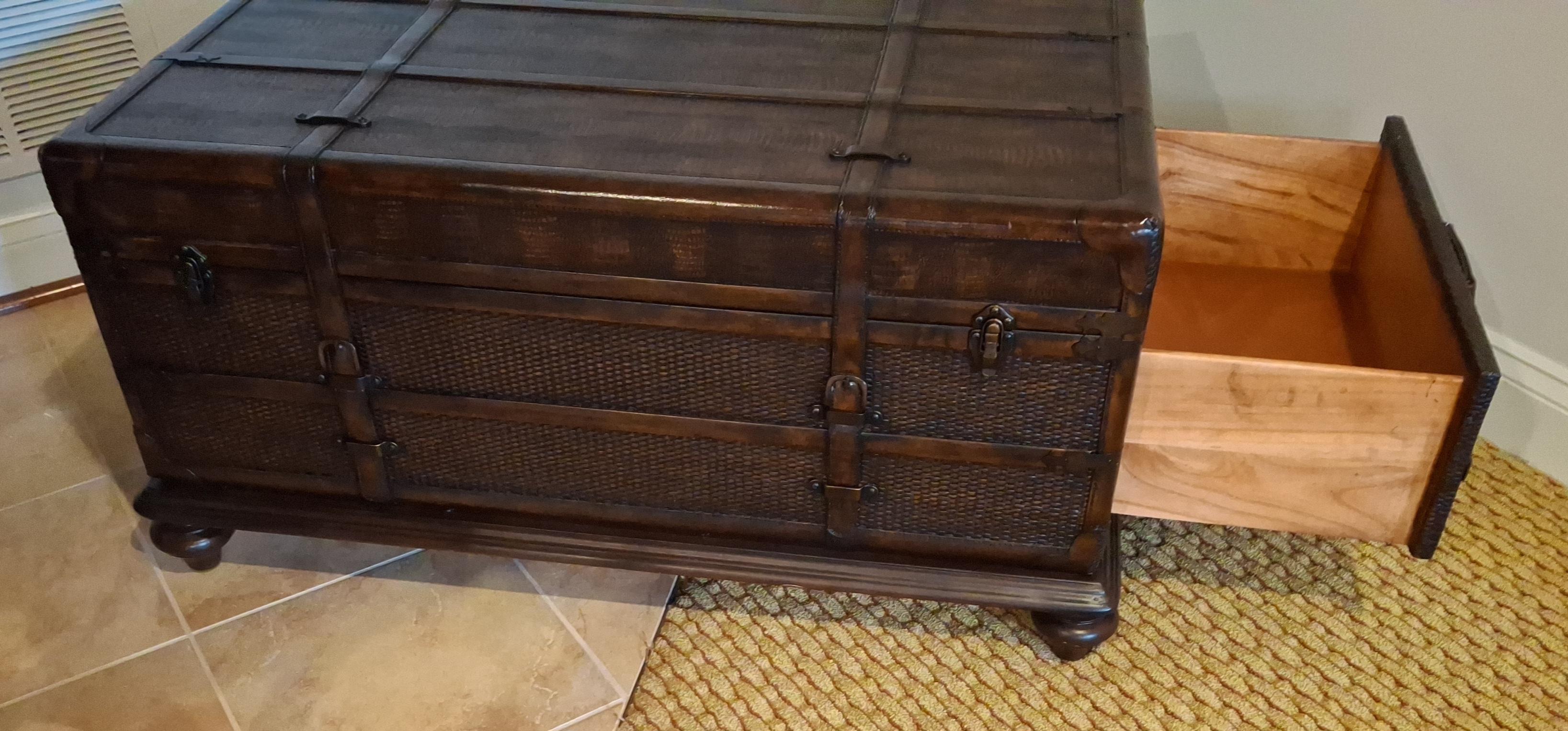 Table basse de rangement en forme de coffre en cuir et en Wood de la fin du 20e siècle en vente 4