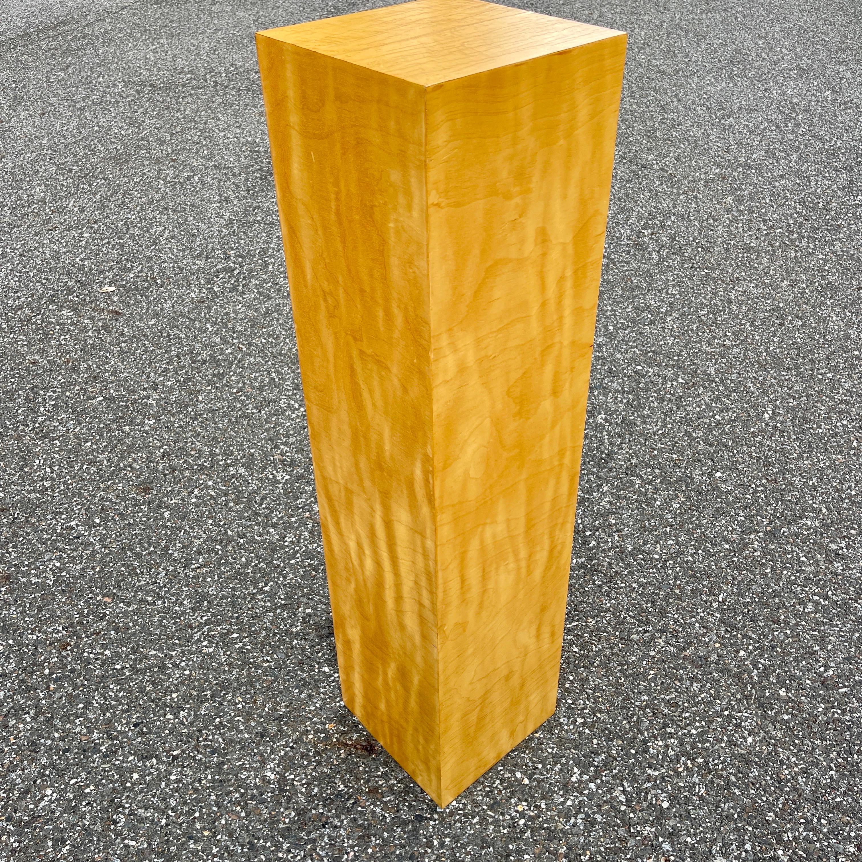 Late 20th Century Light Colored Veneer Wood Pedestal For Sale 3