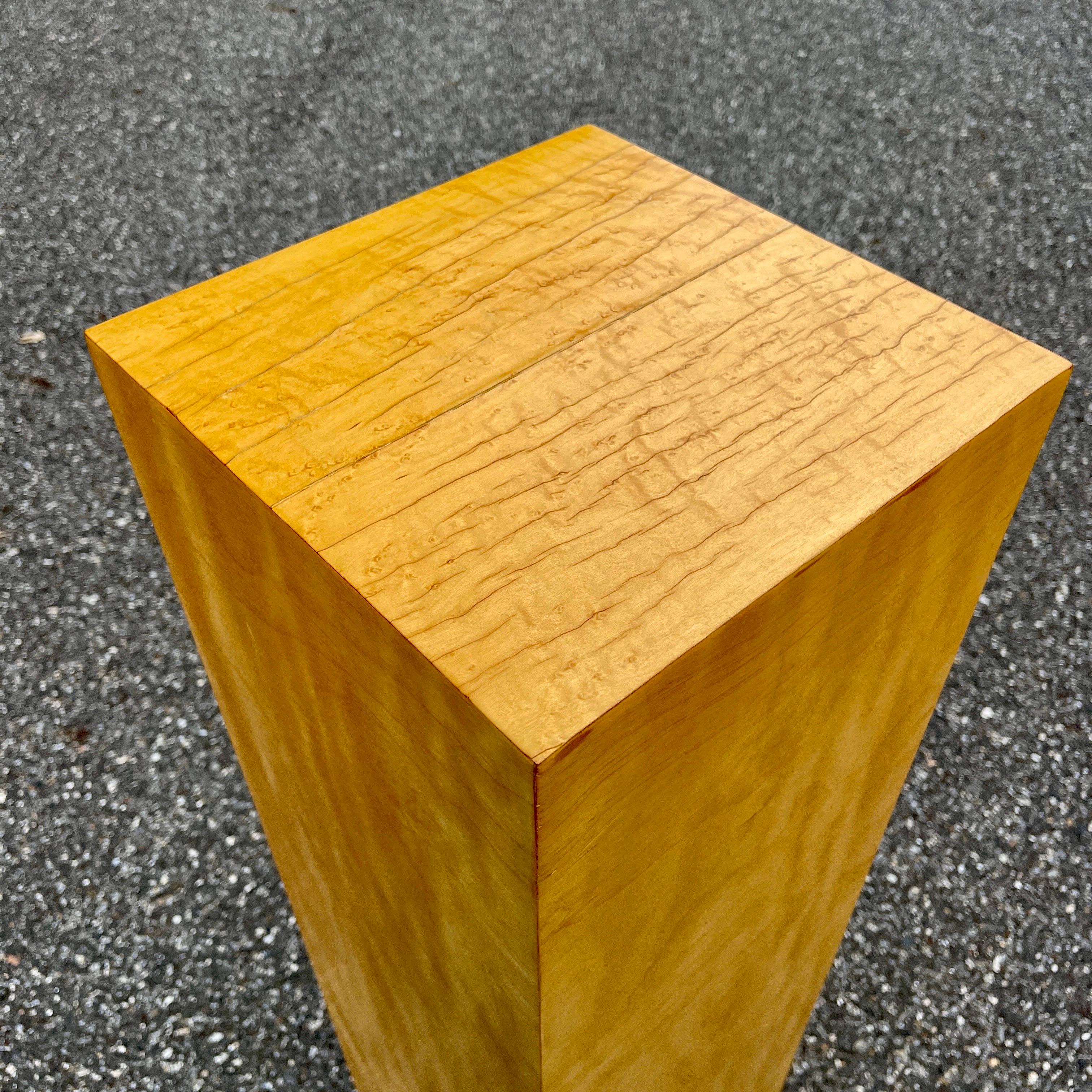 Late 20th Century Light Colored Veneer Wood Pedestal For Sale 4