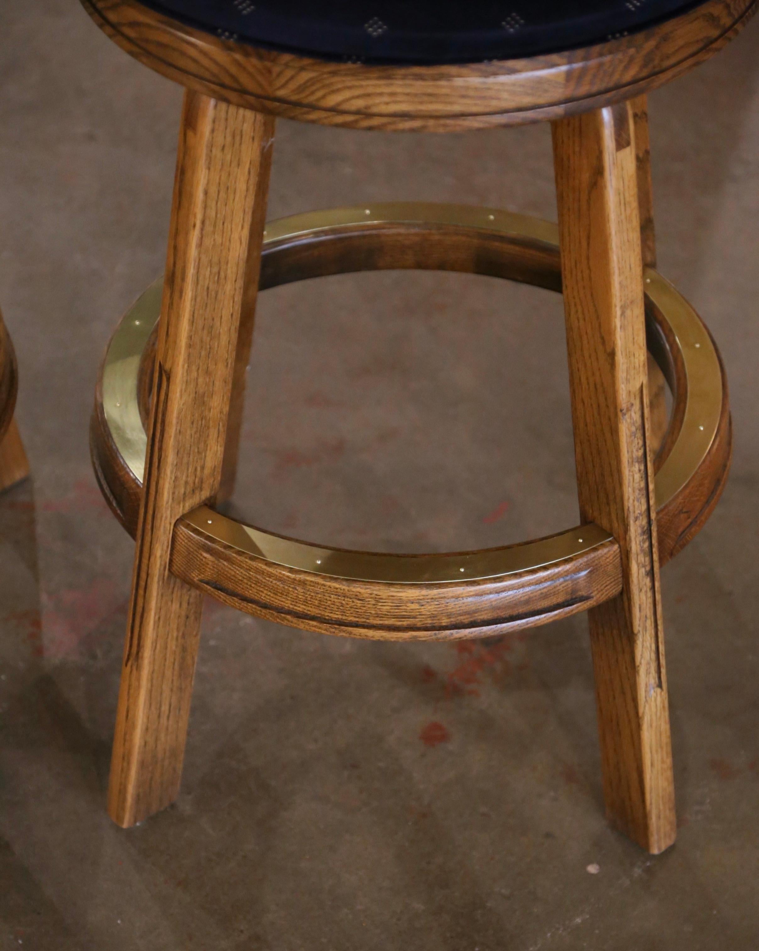 Fin du 20ème siècle, Louis Philippe, ensemble de quatre tabourets de bar pivotants en Oak français Excellent état - En vente à Dallas, TX