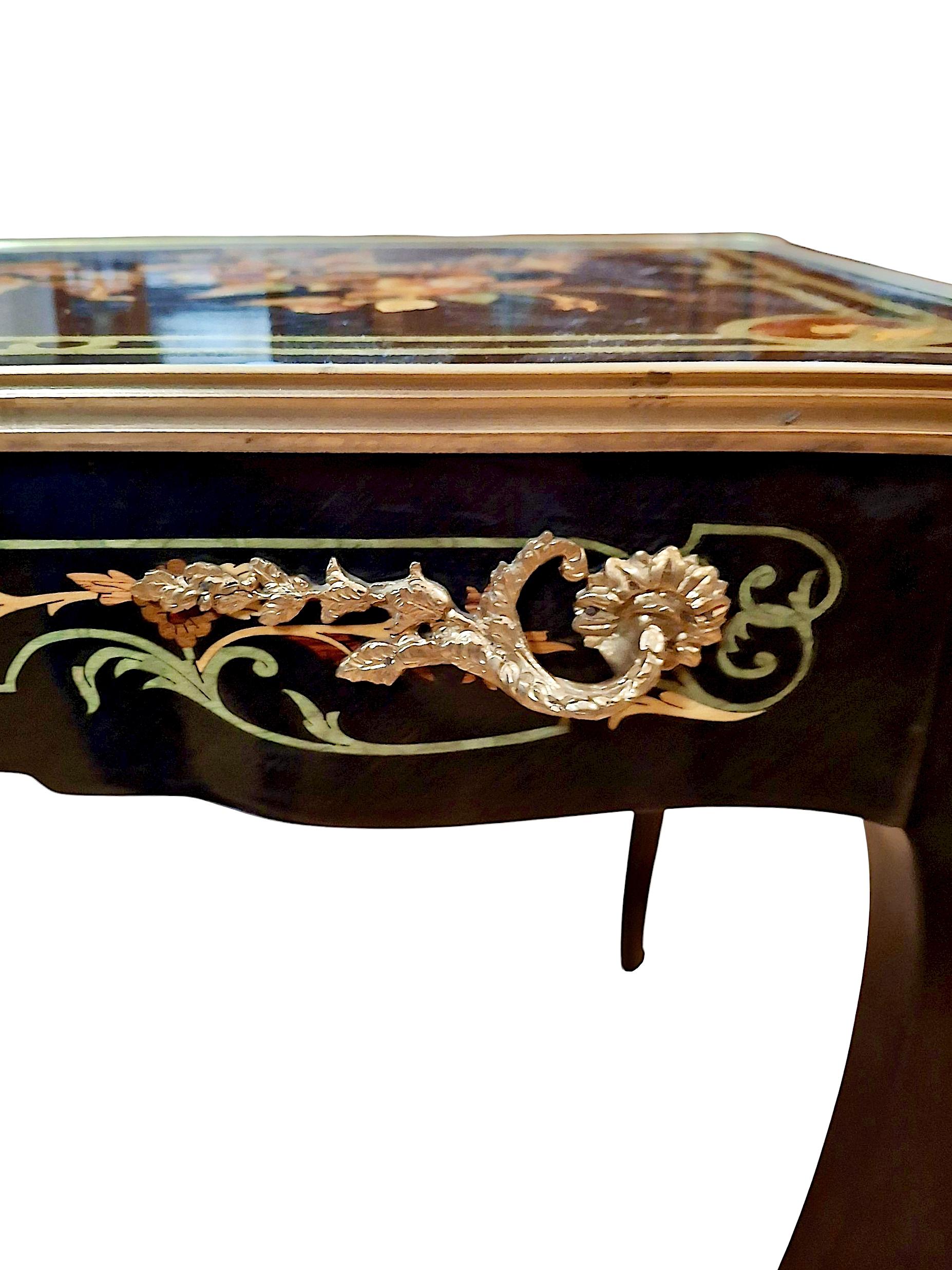 Scrivania intarsiata in stile Luigi XV della fine del XX secolo in vendita 5