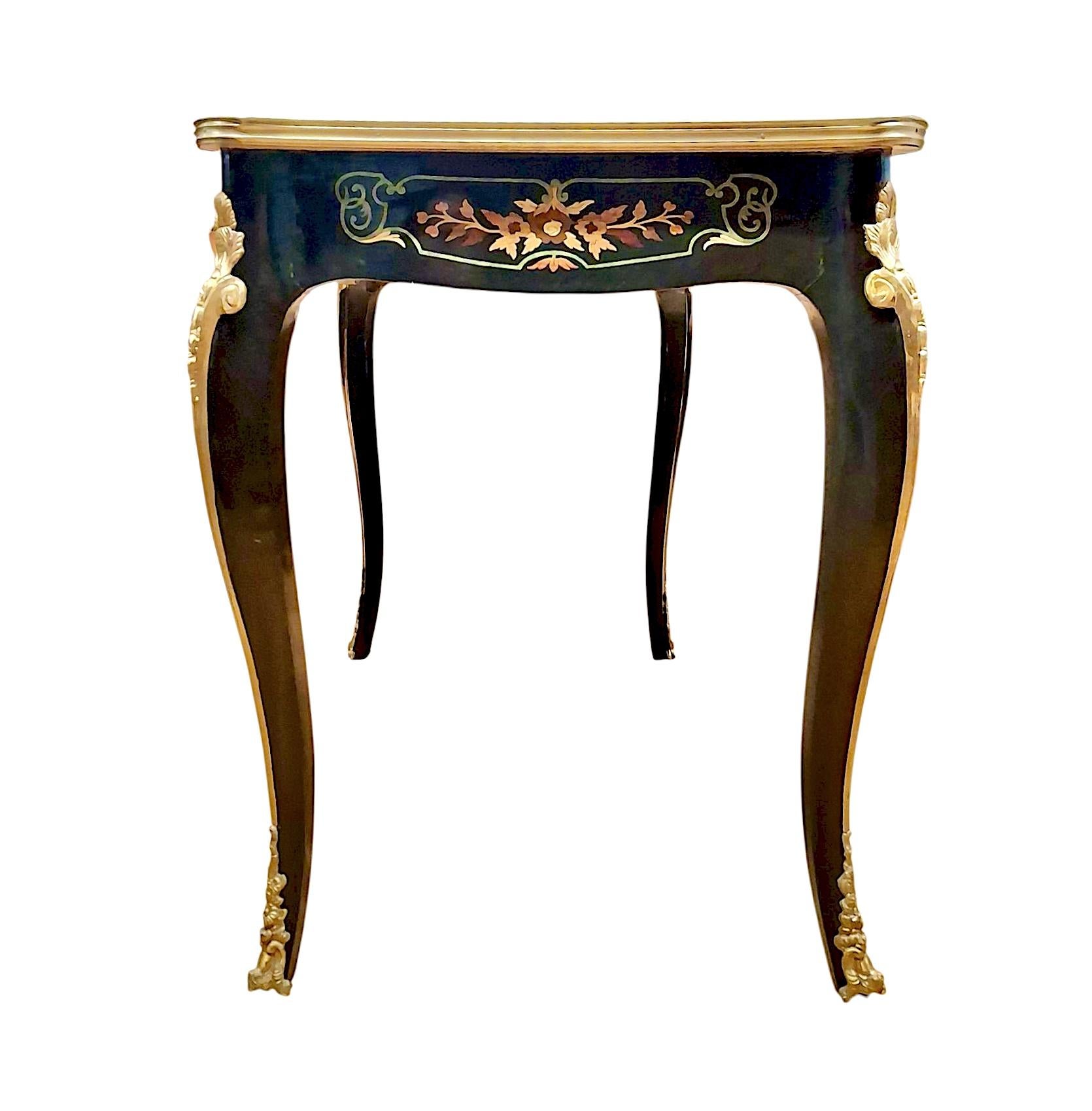 Scrivania intarsiata in stile Luigi XV della fine del XX secolo in vendita 3