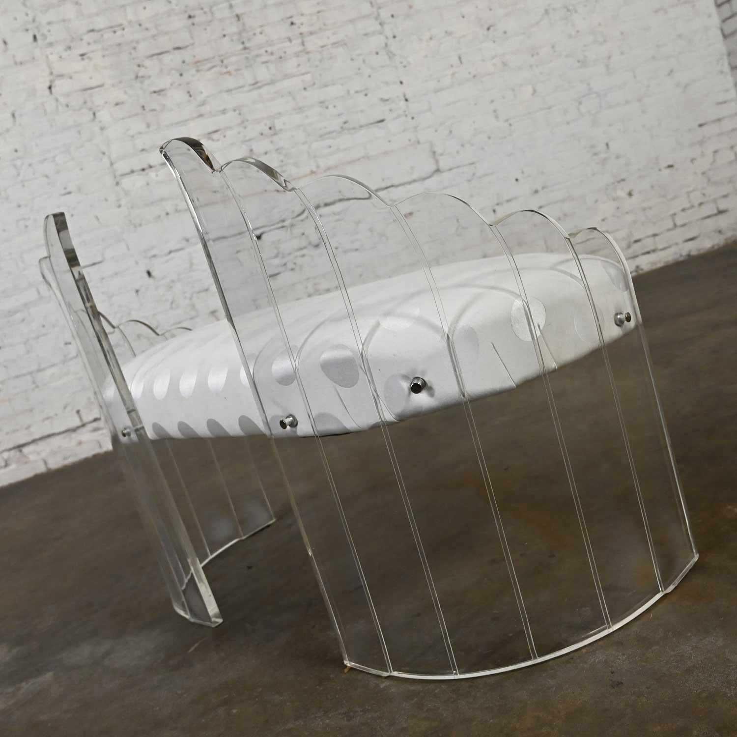 Fin du 20ème siècle Lucite Art Deco Hollywood Regency Sculptural Wing Bench en vente 6