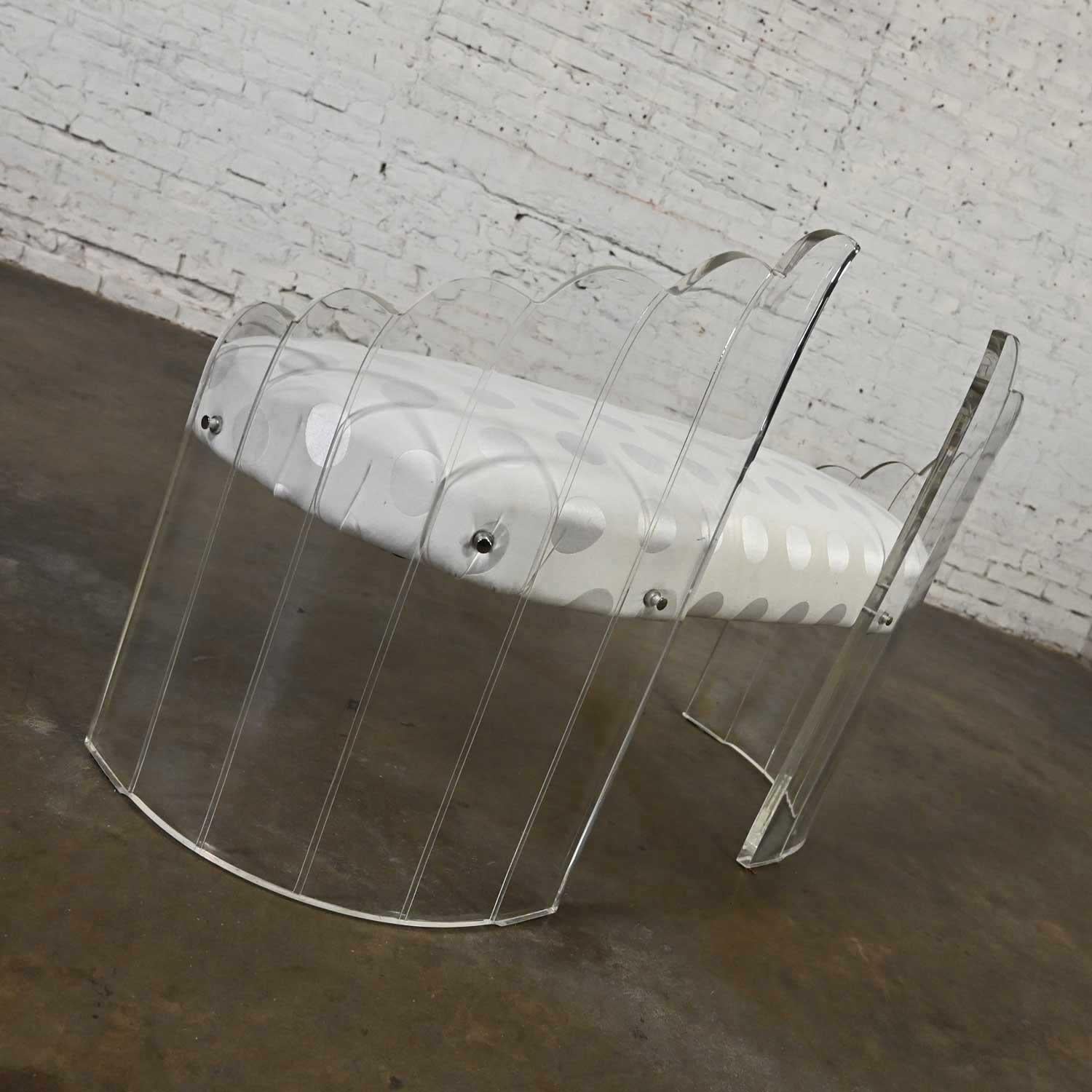 Fin du 20ème siècle Lucite Art Deco Hollywood Regency Sculptural Wing Bench en vente 7