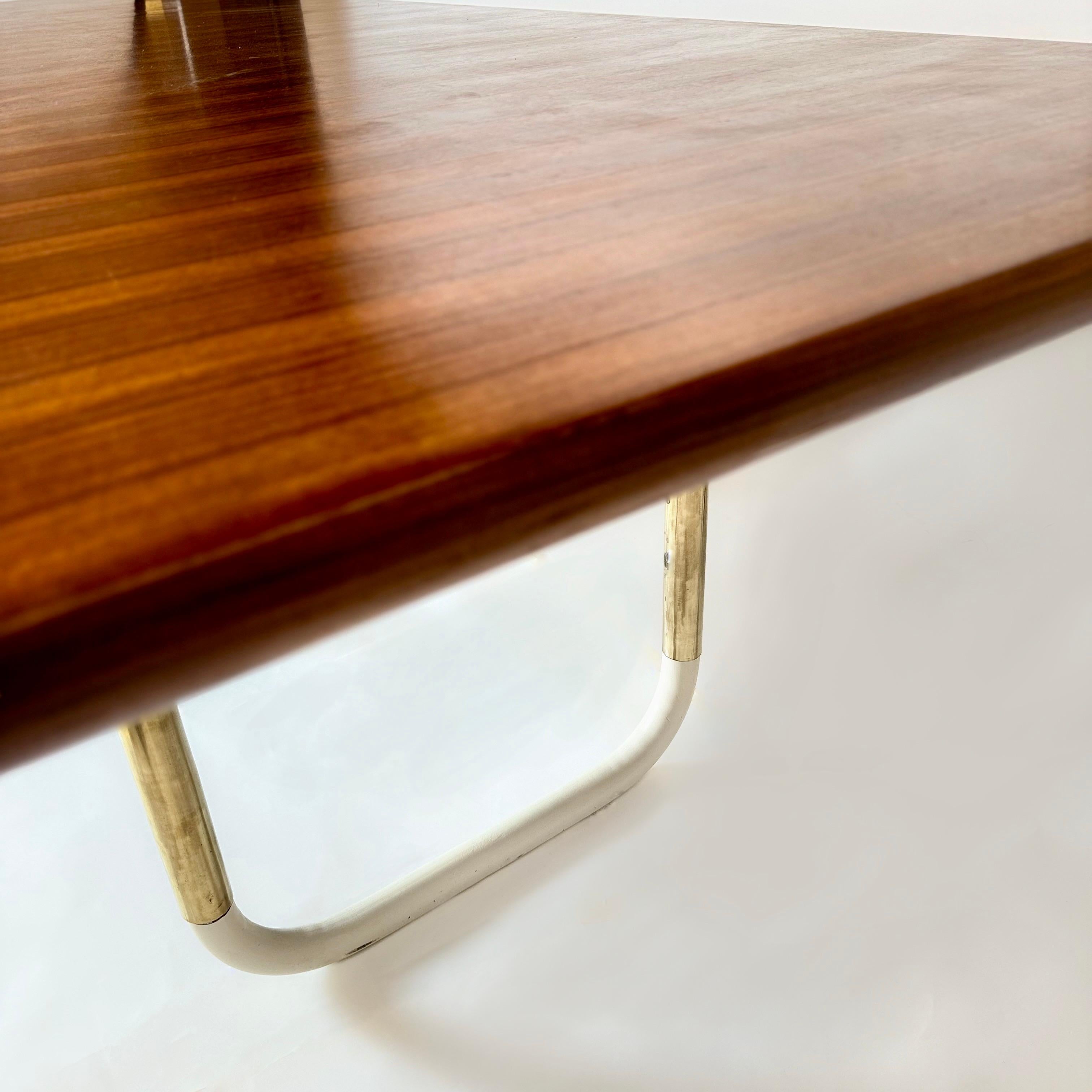 Mesa de comedor chapada en ébano de Macassar de finales del siglo XX con base de hierro Moderno en venta
