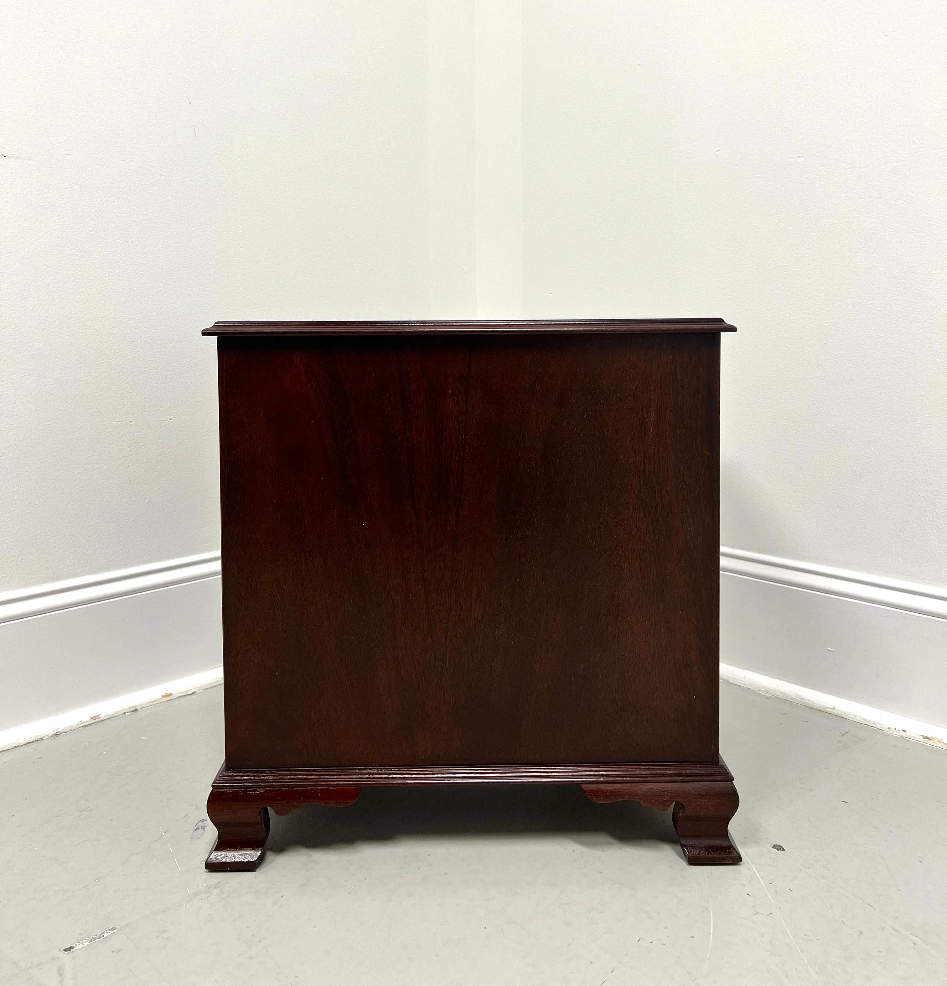 Late 20th Century Mahogany Chippendale Chairside Chest with Fluted Columns In Good Condition For Sale In Charlotte, NC