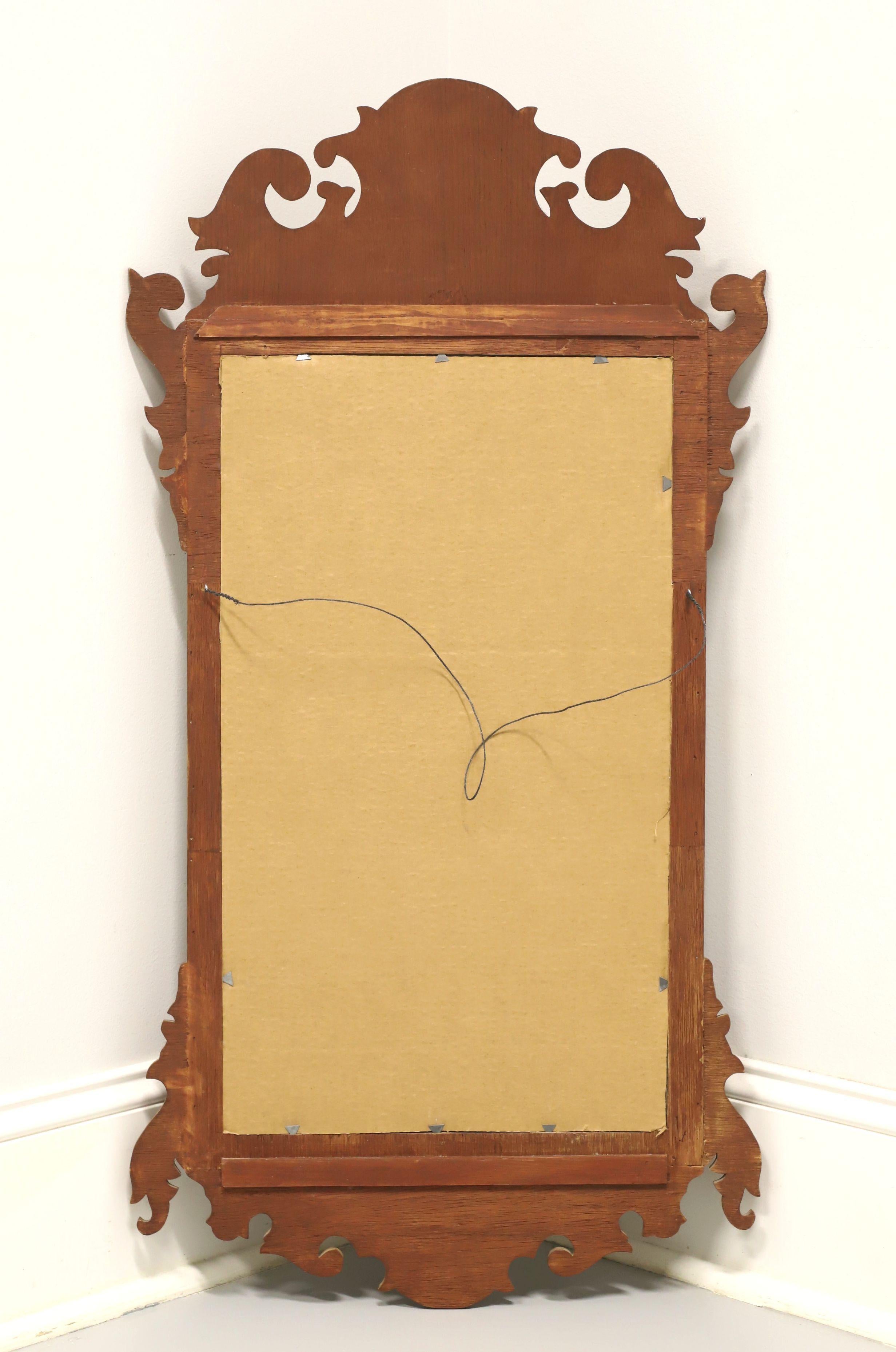 Miroir Chippendale en érable tigré du milieu du 20e siècle en vente 2