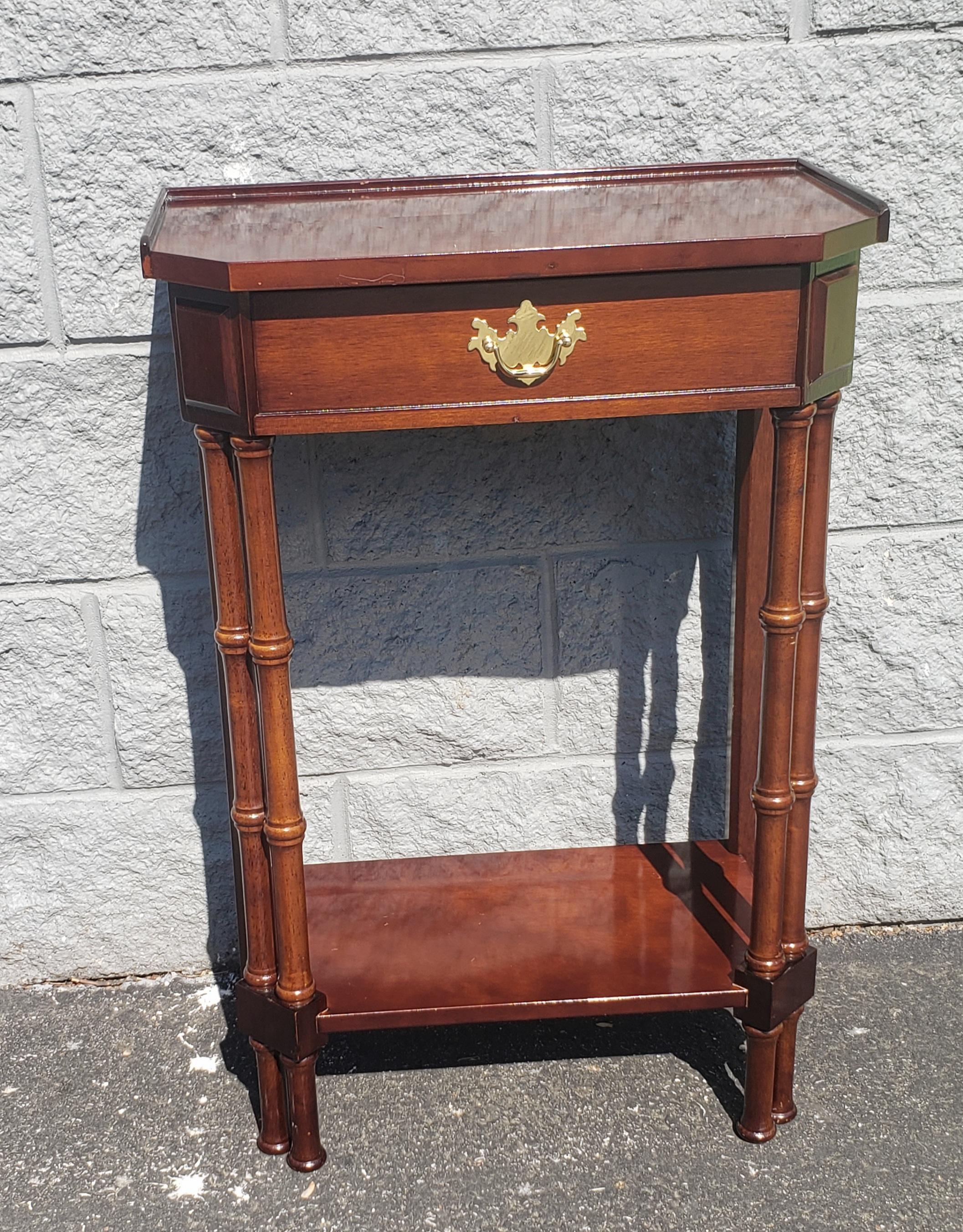 A faux bamboo mahogany single drawer side table in very good vintage condition. Measures 19.5
