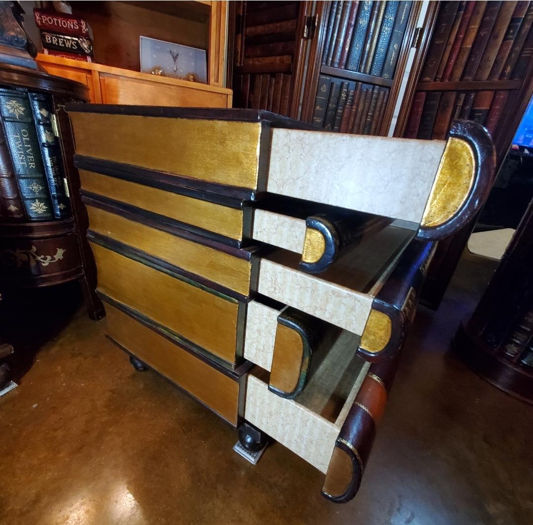 Ende des 20. Jahrhunderts Maitland Smith Trompe L'Oeil Stacked Leather Book Table im Zustand „Gut“ im Angebot in Waxahachie, TX