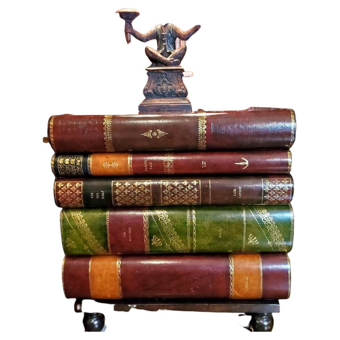 Table à livres en cuir empilé Maitland Smith, fin du 20e siècle, en trompe l'oeil