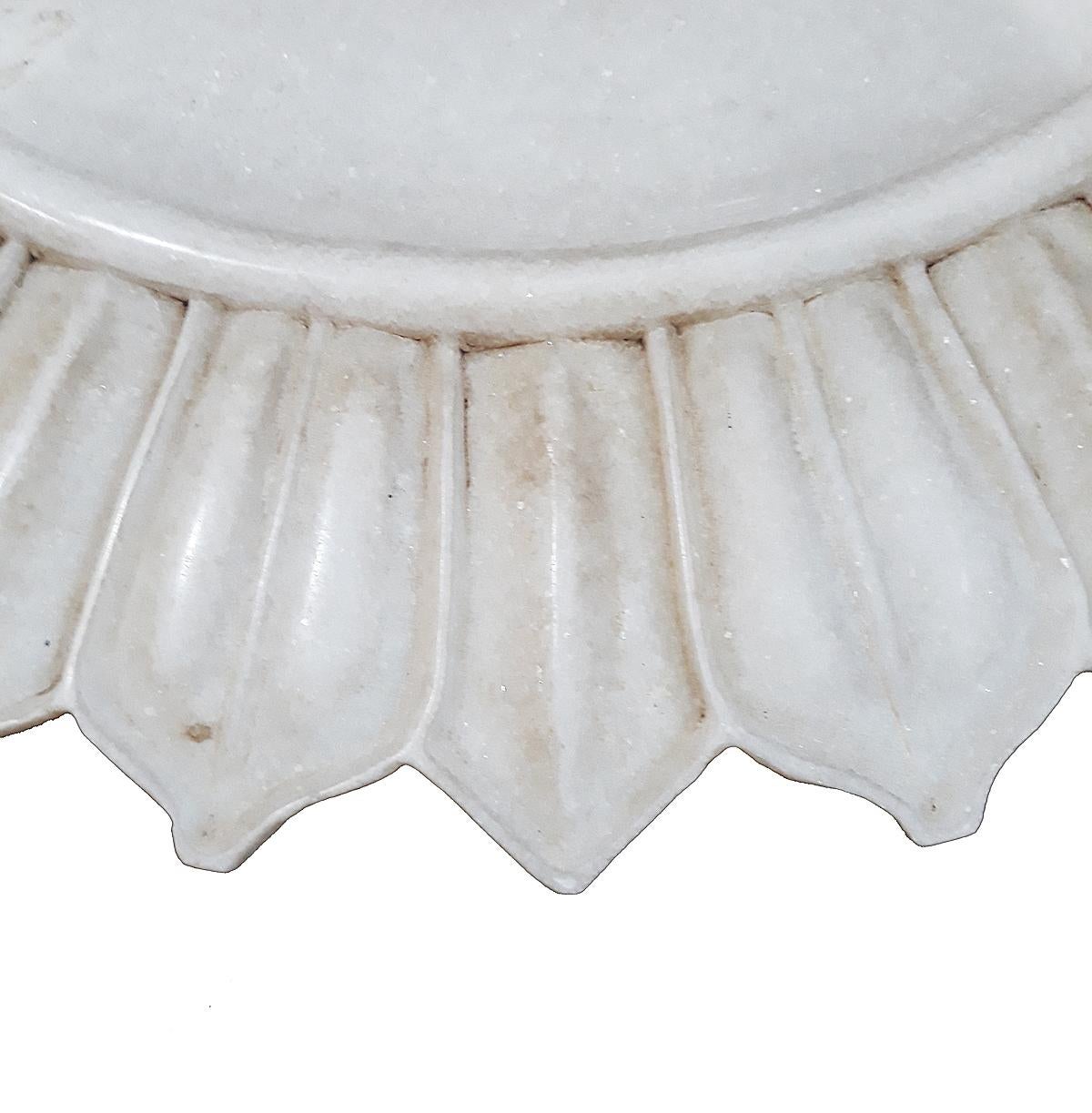 Marmorteller/Serviergeschirr aus Indien aus dem späten 20. Jahrhundert im Zustand „Gut“ im Angebot in New York, NY