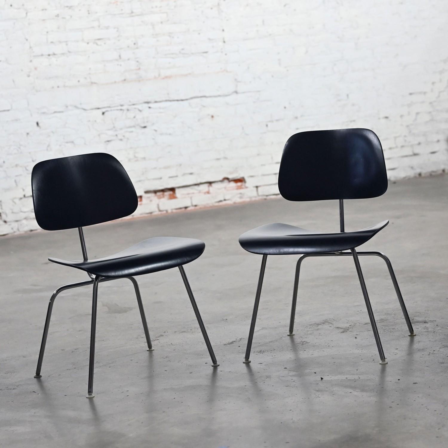 Late 20th Century MCM Pair DCM Chairs by Eames for Herman Miller Black & Chrome In Good Condition For Sale In Topeka, KS