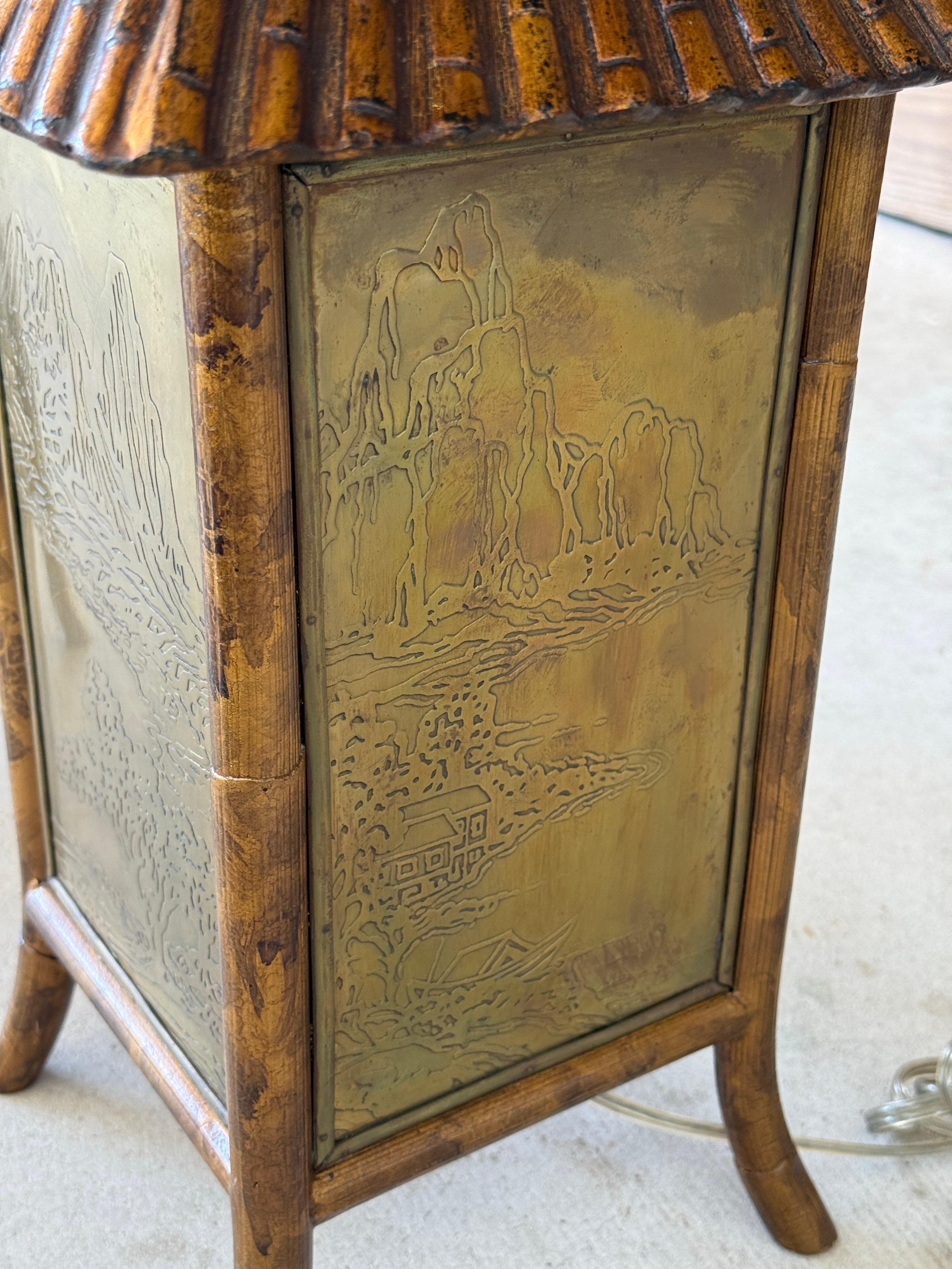 Inconnu Lampes de table pagode en faux bambou avec laiton gravé, fin du 20e siècle en vente