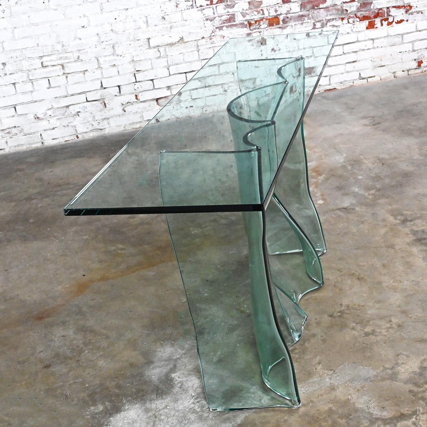 Fin du 20e siècle, table console de canapé sculpturale entièrement en verre Base ondulée en vente 3