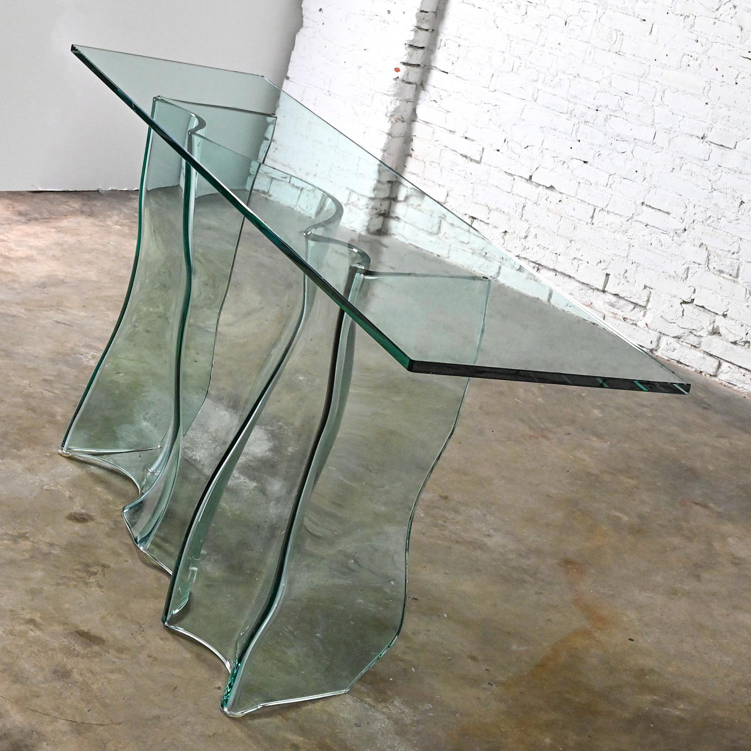 Fin du 20e siècle, table console de canapé sculpturale entièrement en verre Base ondulée en vente 4