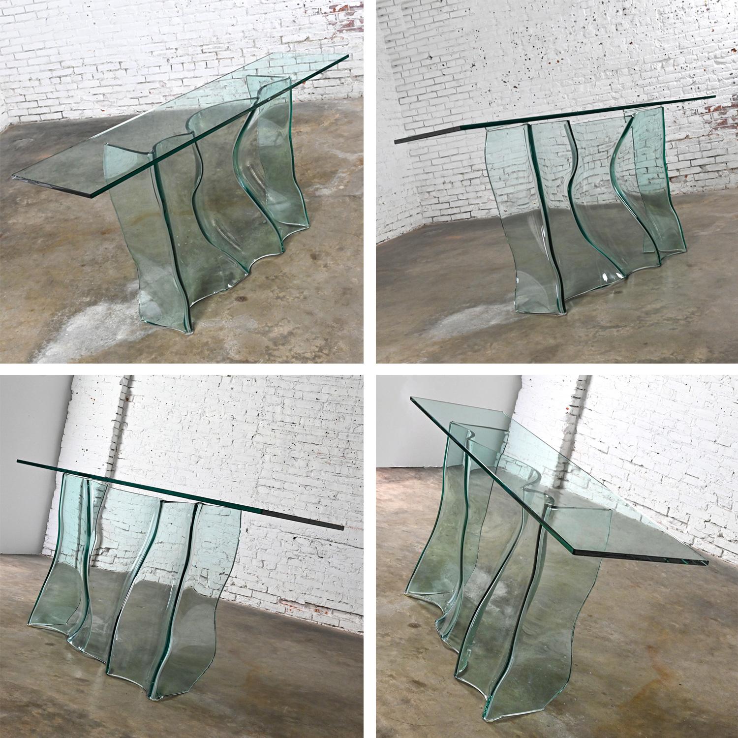 Fin du 20e siècle, table console de canapé sculpturale entièrement en verre Base ondulée en vente 9