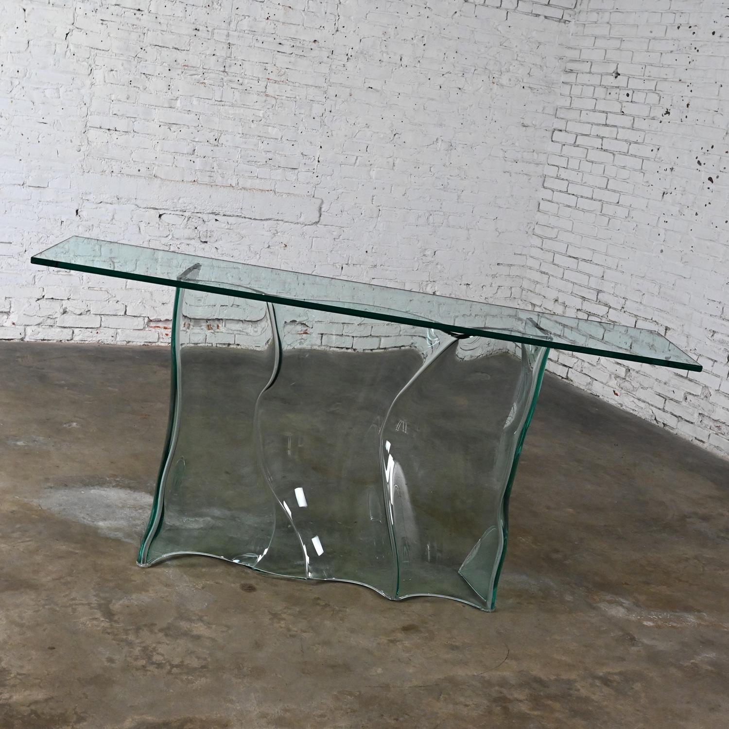 Stunning vintage Modern to Postmodern all glass sculptural sofa table comprised of a slumped wavy or undulating u-shaped ¾ inch thick glass base and a rectangular ¾ inch glass top. Beautiful condition, keeping in mind that this is vintage and not
