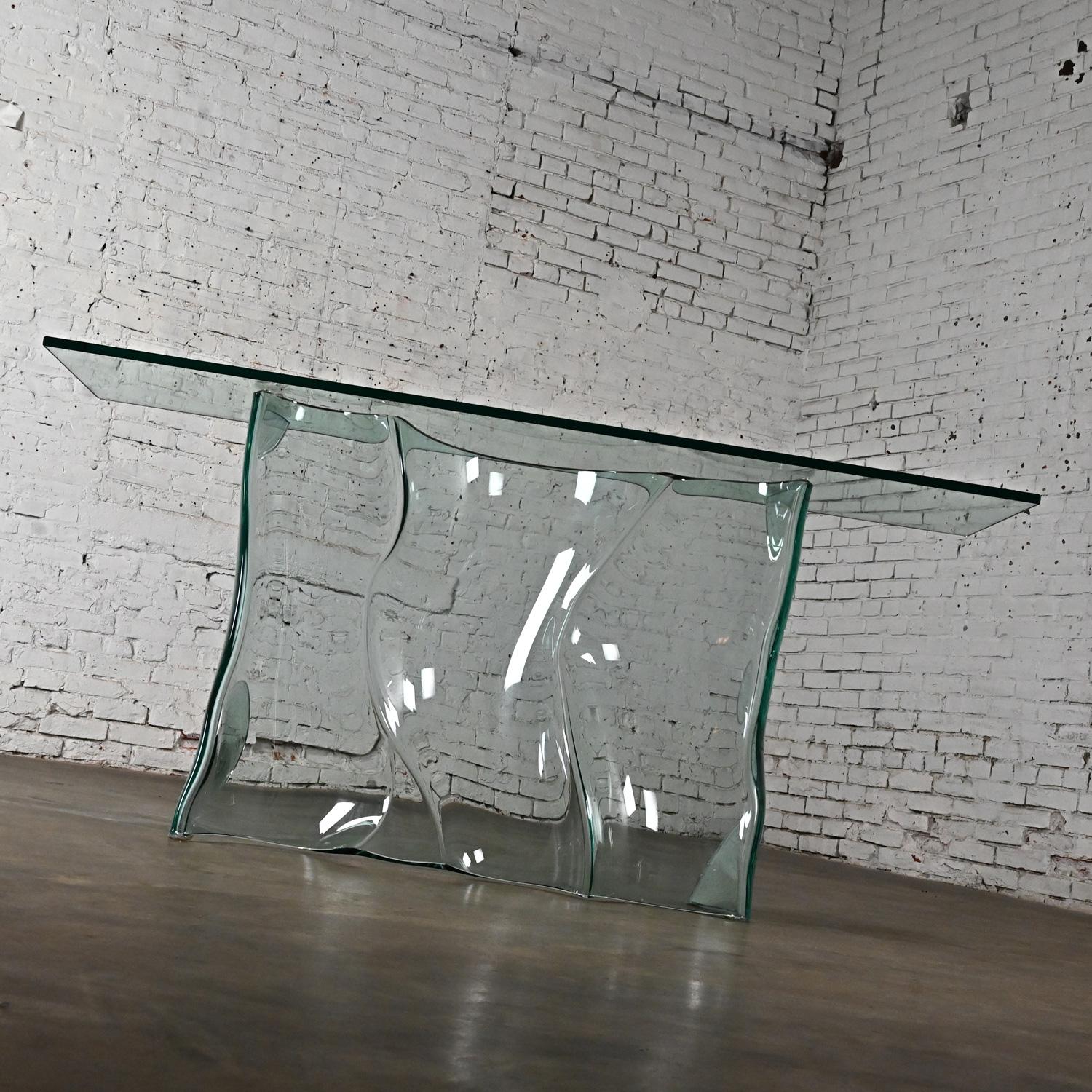 Moderne Fin du 20e siècle, table console de canapé sculpturale entièrement en verre Base ondulée en vente