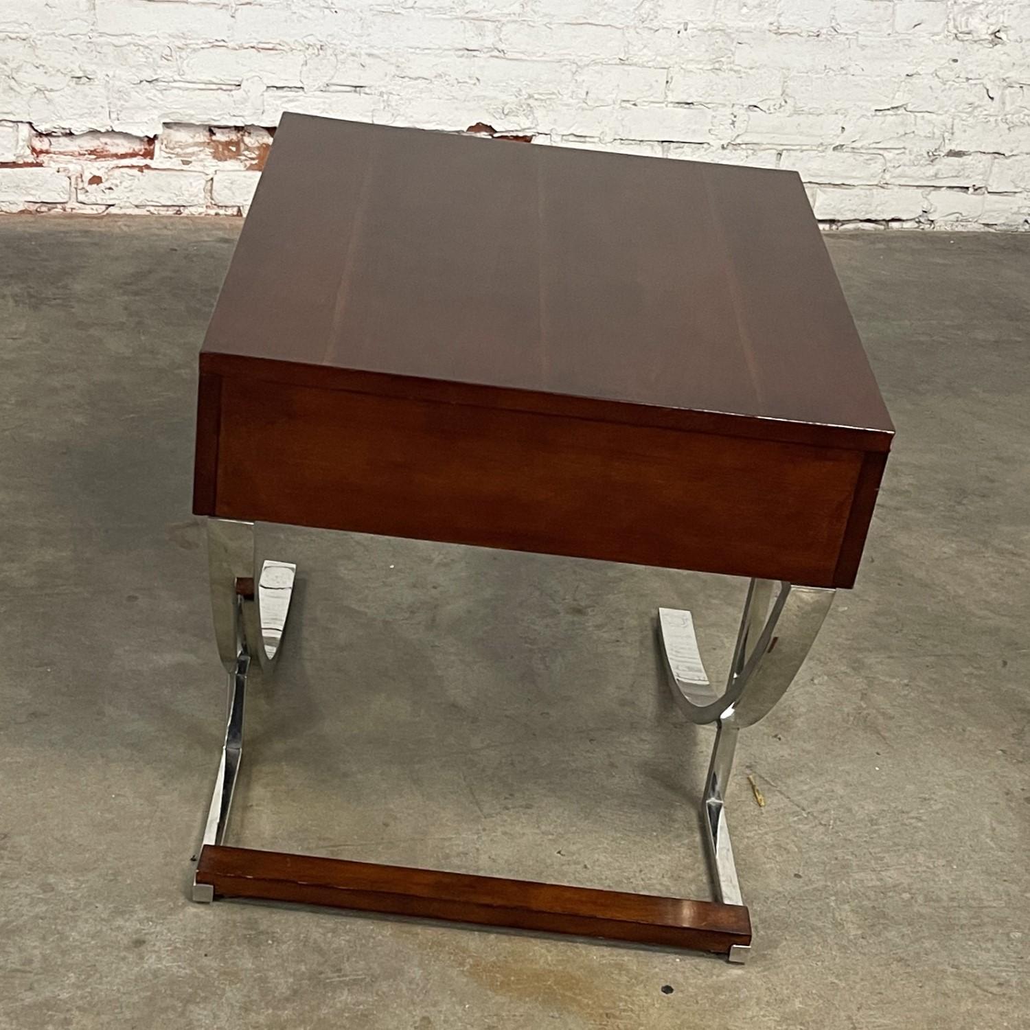 Table d'appoint Broyhill moderne de la fin du 20e siècle en chrome et bois avec base en porte-à-faux en vente 3