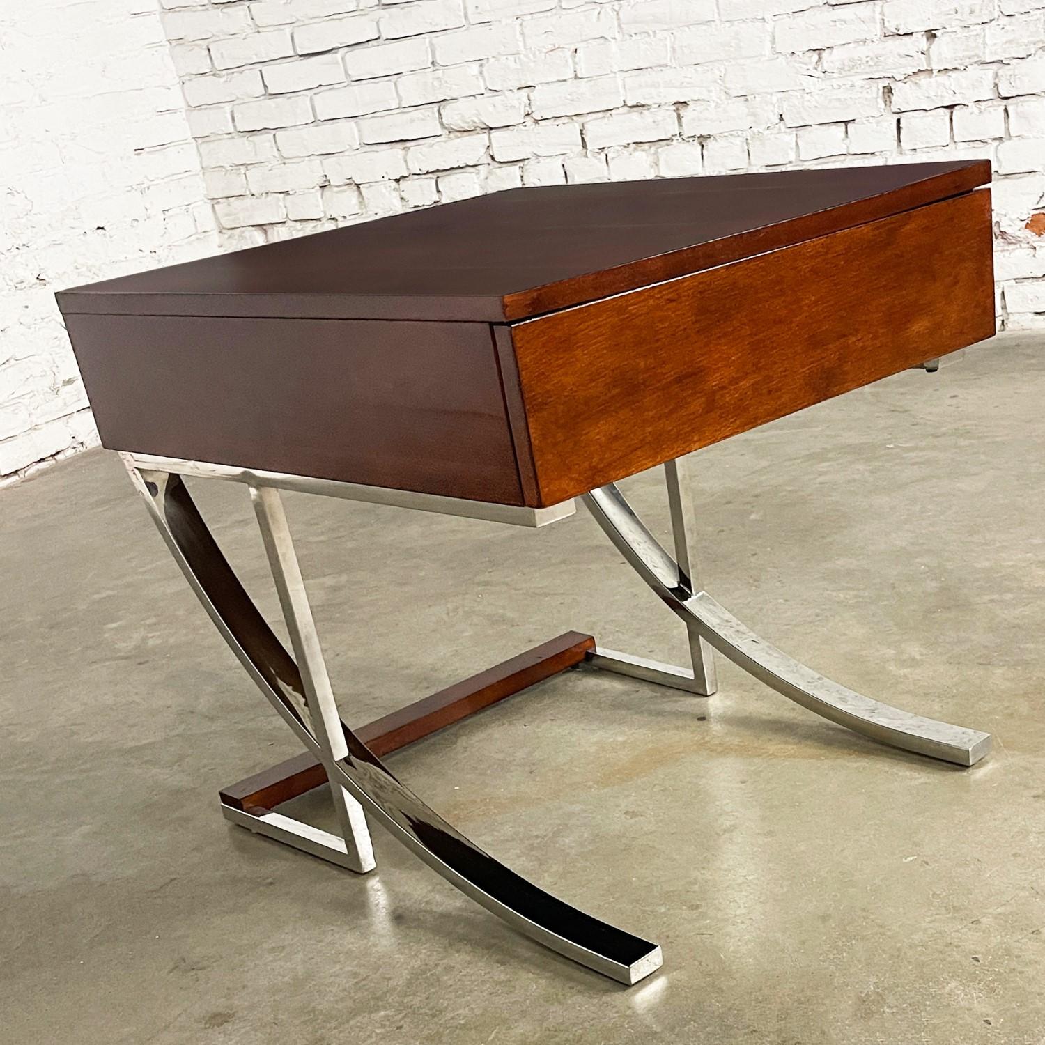 Moderne Table d'appoint Broyhill moderne de la fin du 20e siècle en chrome et bois avec base en porte-à-faux en vente