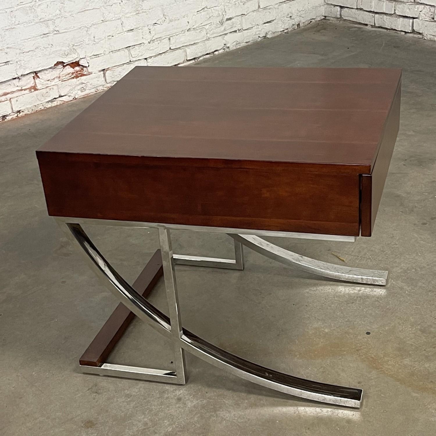 Table d'appoint Broyhill moderne de la fin du 20e siècle en chrome et bois avec base en porte-à-faux en vente 1
