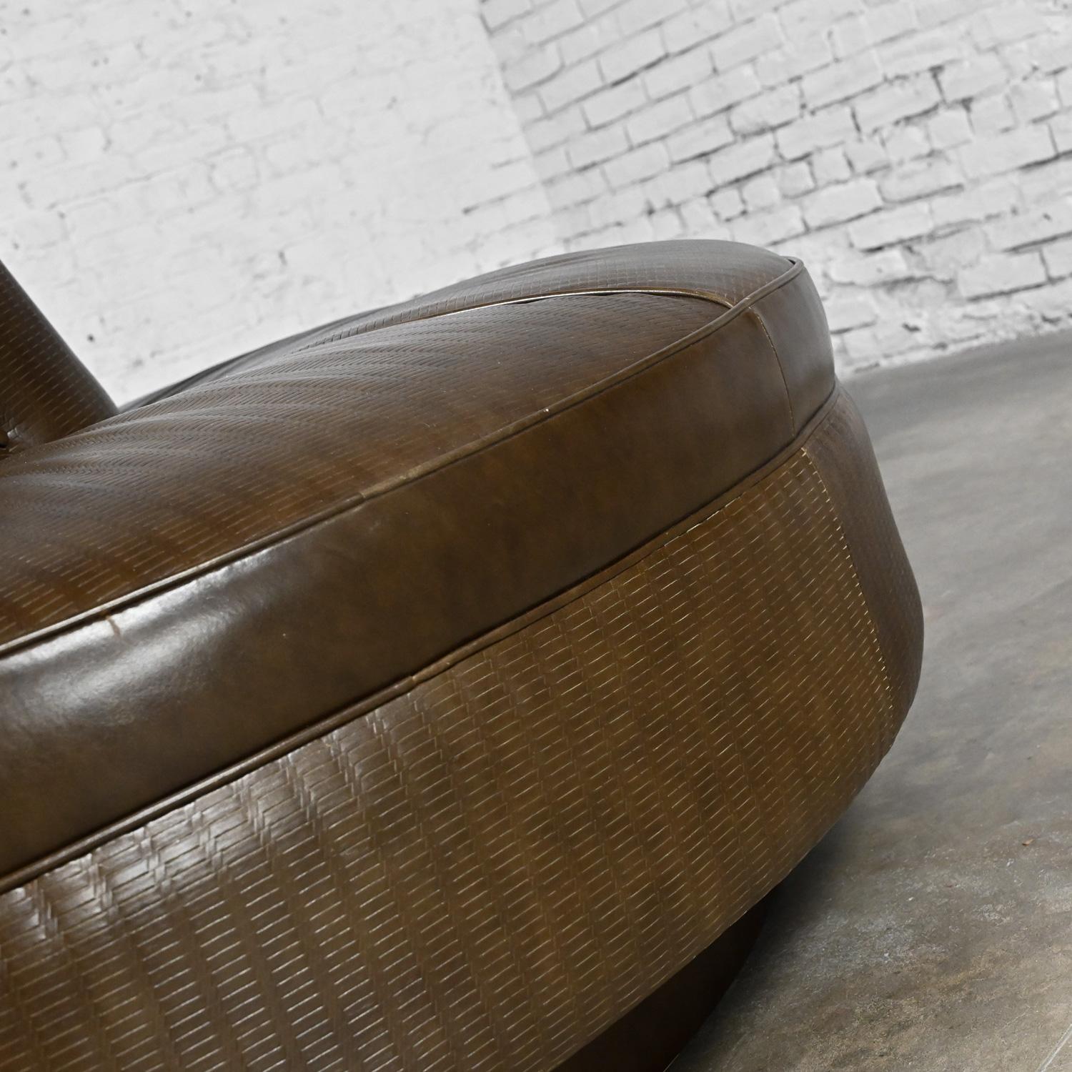 Late 20th Century Modern Circular Banquet Sofa Settee Custom Made Brown Leather  For Sale 4