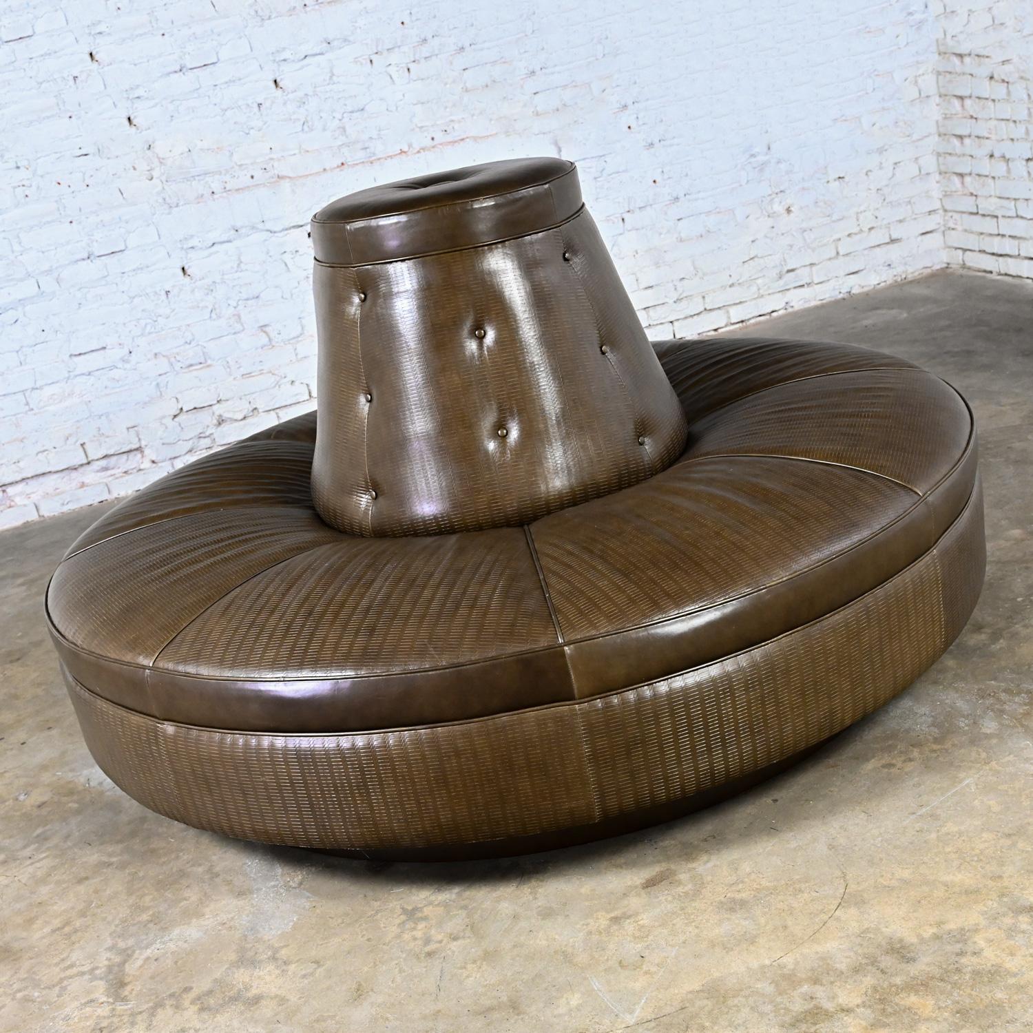 Late 20th Century Modern Circular Banquet Sofa Settee Custom Made Brown Leather  For Sale 2