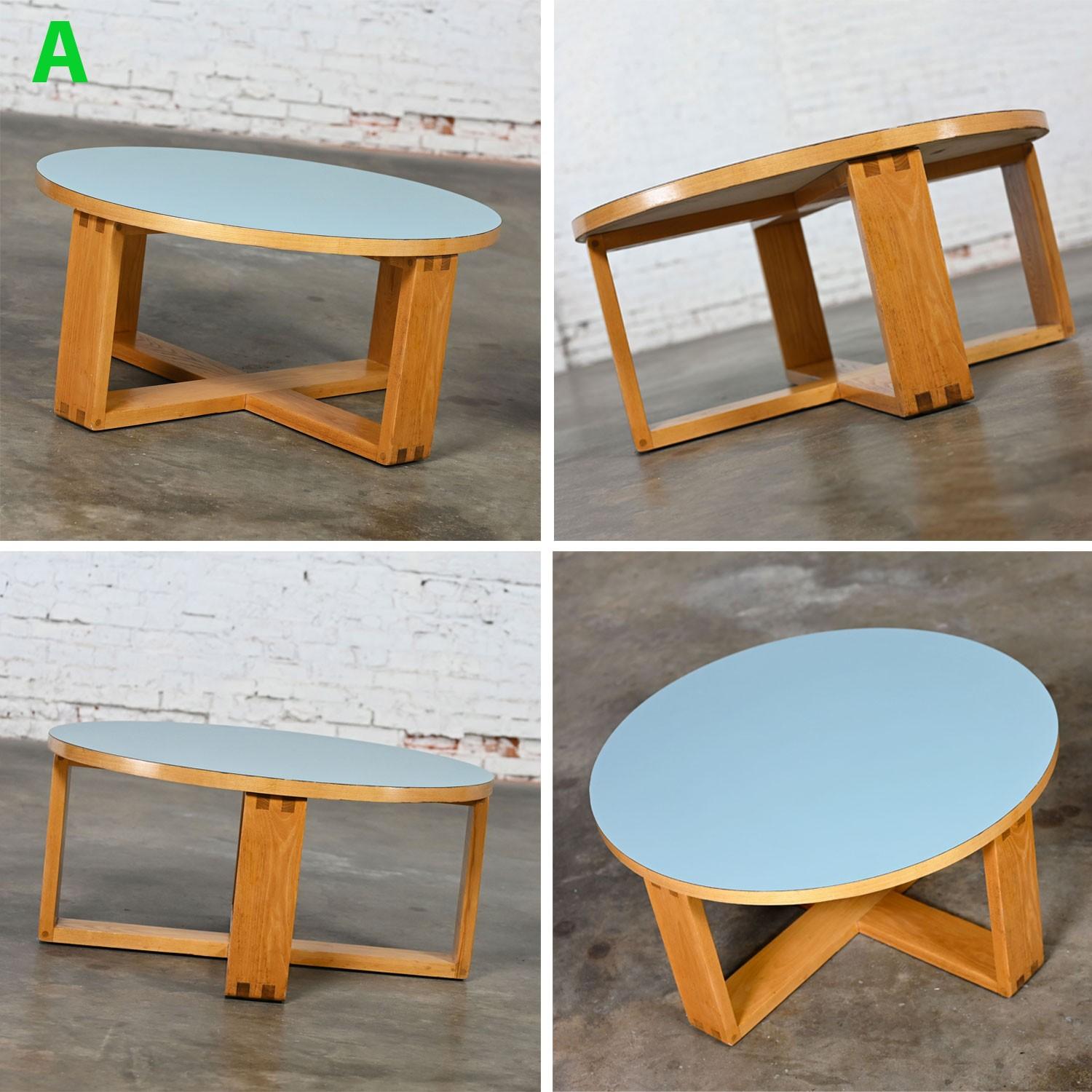 Table basse moderne de la fin du 20e siècle avec cadre en Oak Light et Top-Light en stratifié bleu en vente 5