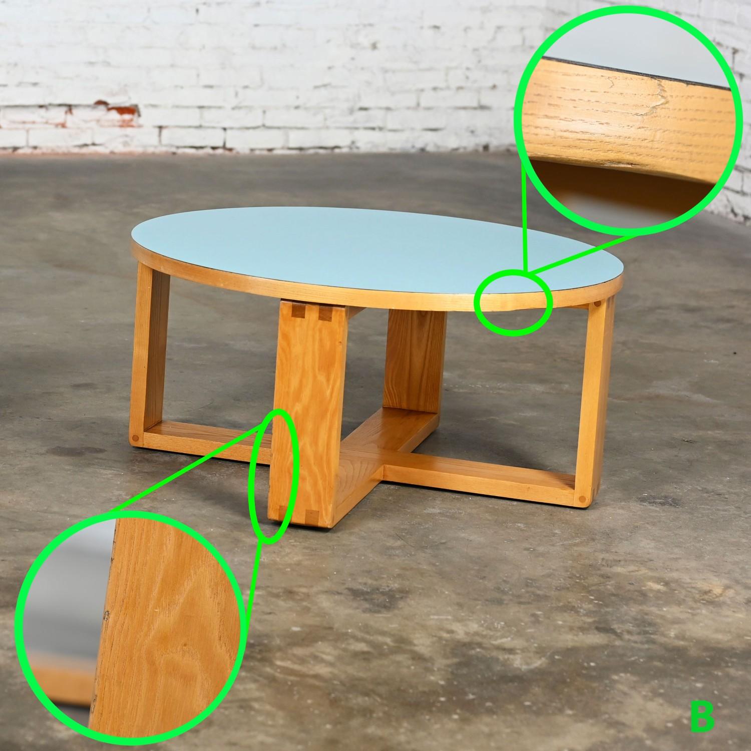 Table basse moderne de la fin du 20e siècle avec cadre en Oak Light et Top-Light en stratifié bleu en vente 6