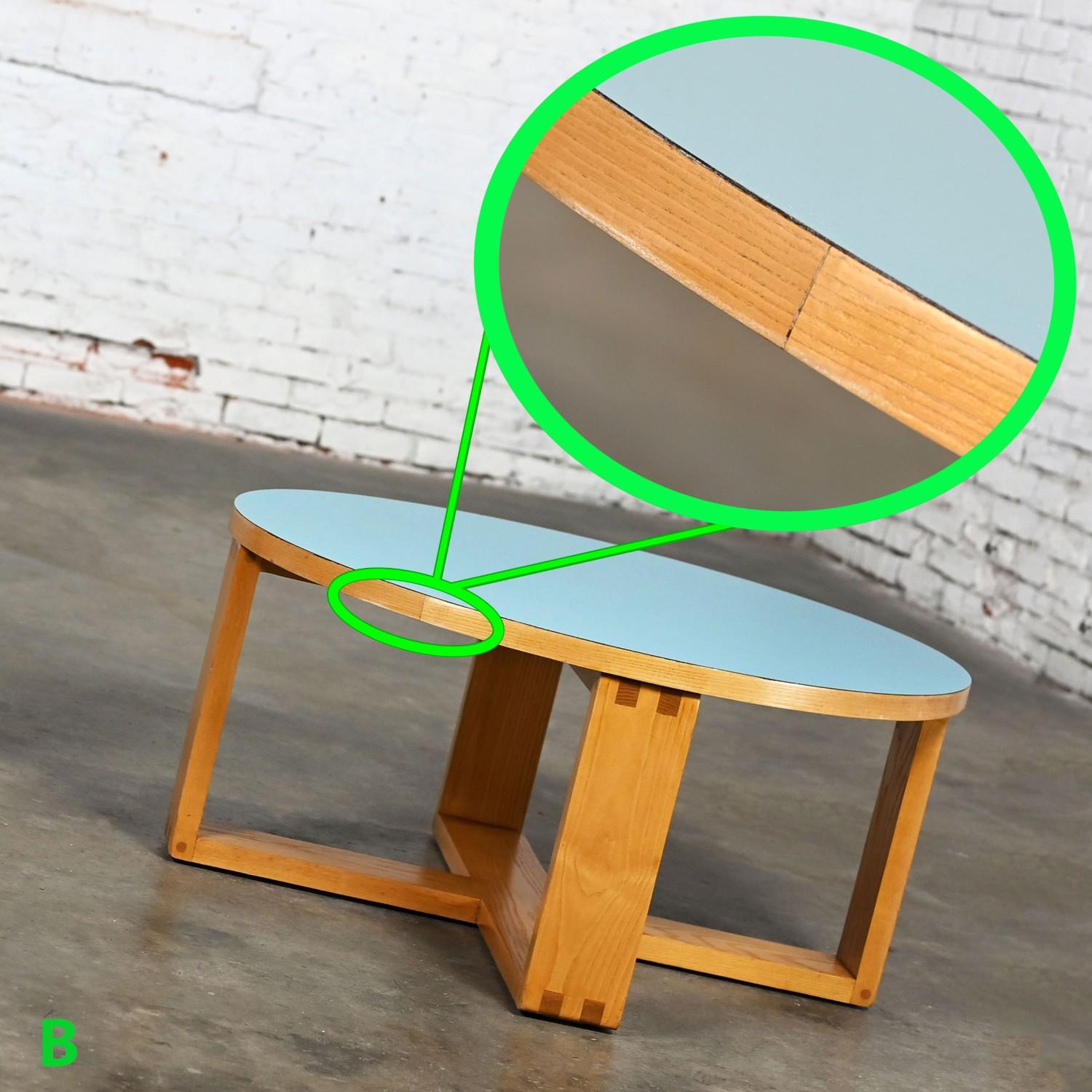 Table basse moderne de la fin du 20e siècle avec cadre en Oak Light et Top-Light en stratifié bleu en vente 7