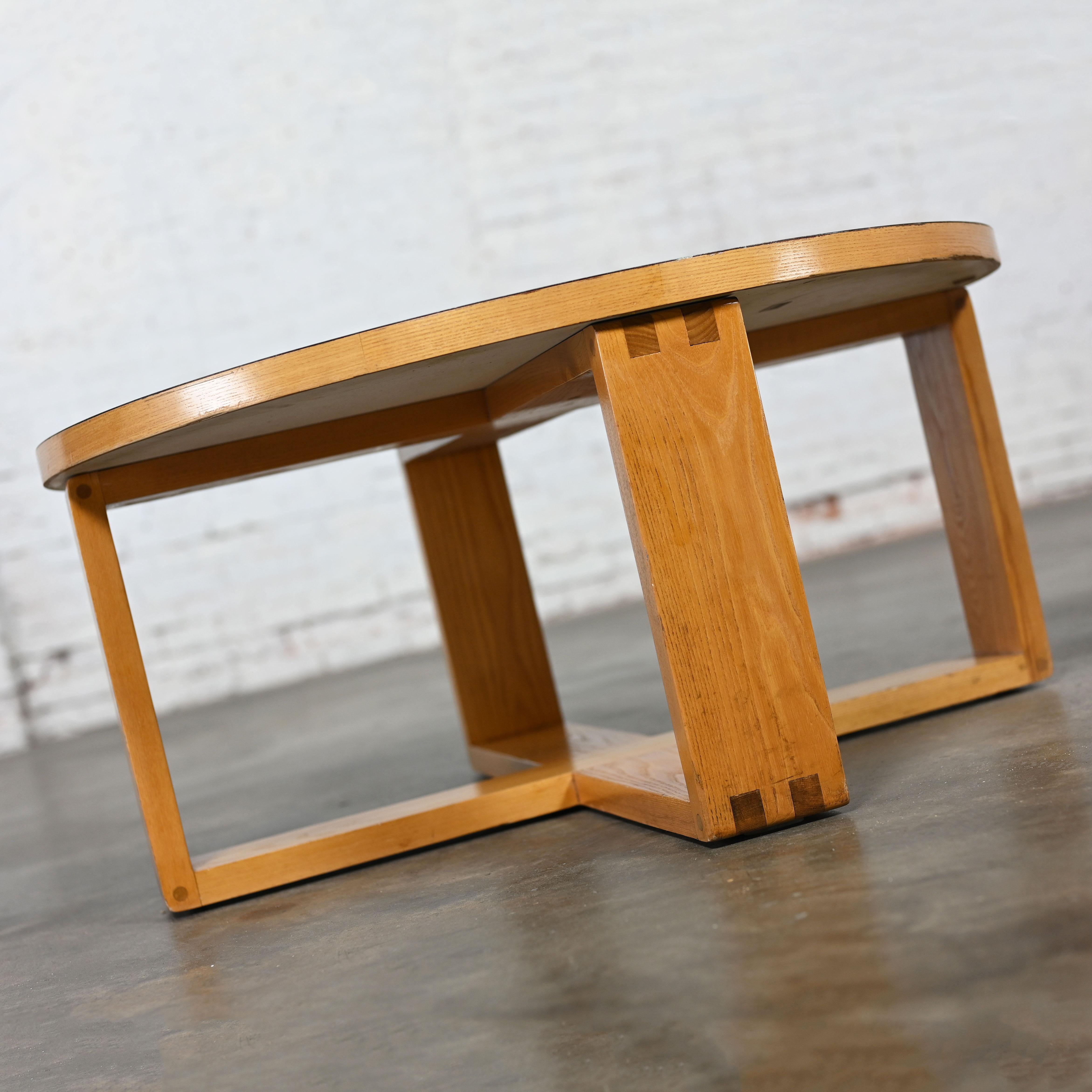 Table basse moderne de la fin du 20e siècle avec cadre en Oak Light et Top-Light en stratifié bleu Bon état - En vente à Topeka, KS