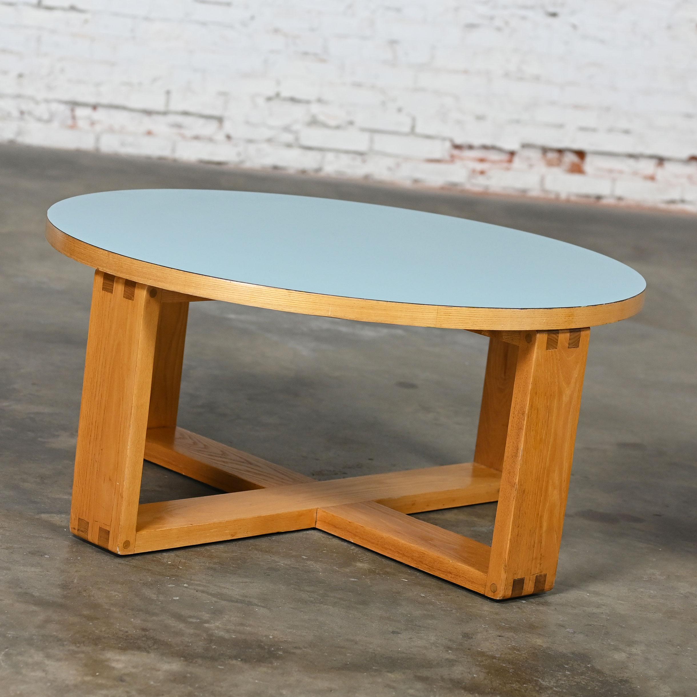Table basse moderne de la fin du 20e siècle avec cadre en Oak Light et Top-Light en stratifié bleu en vente 2