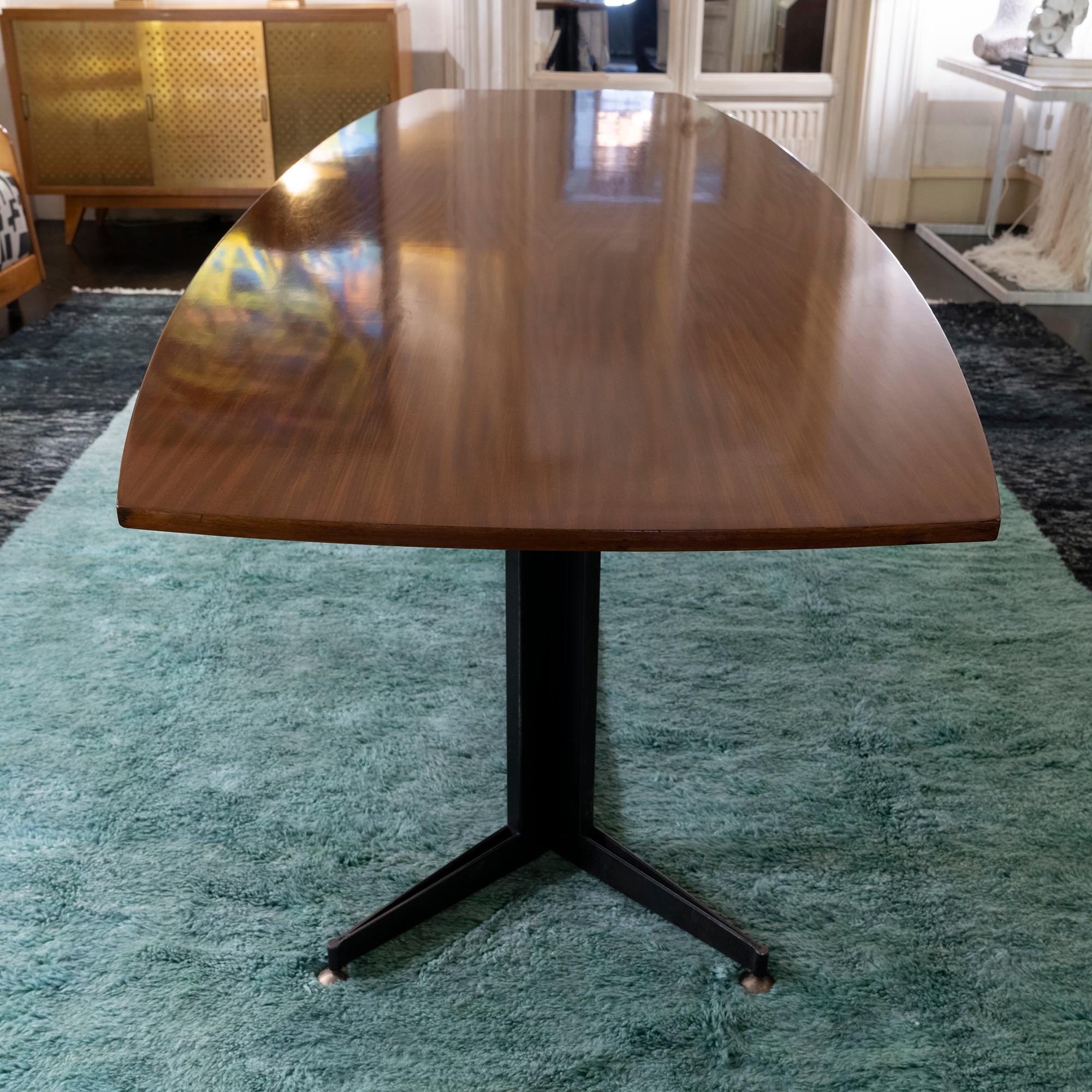 Mid-Century Modern conference or dining table, solid walnut top and black steel base with brass details, perfect condition and vintage patina, the table can be disassembled for transport, the top separates and the base also consists of 2 legs and 2