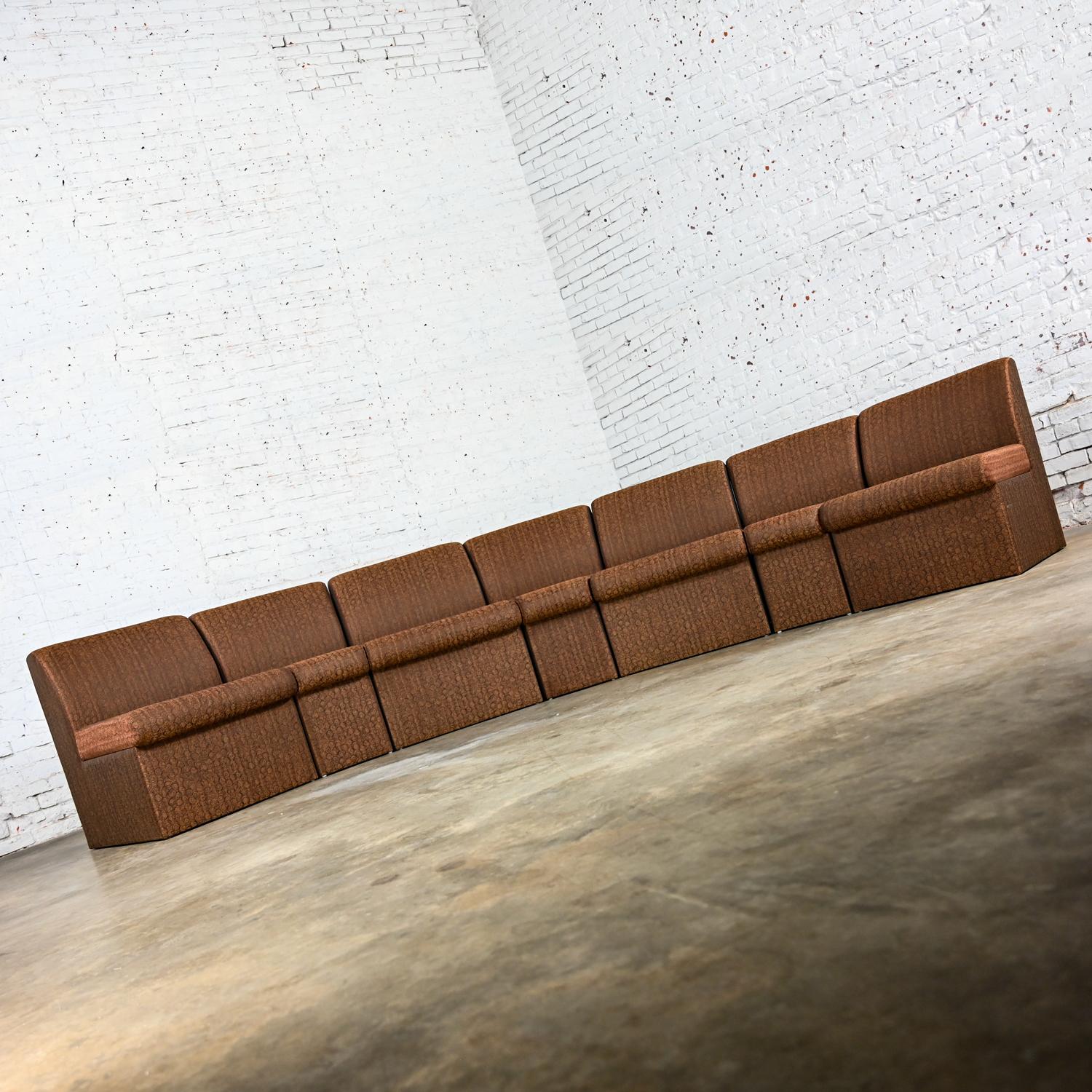Late 20th Century Modern Global Upholstery Company Brown 7 Piece Sectional Sofa In Good Condition For Sale In Topeka, KS
