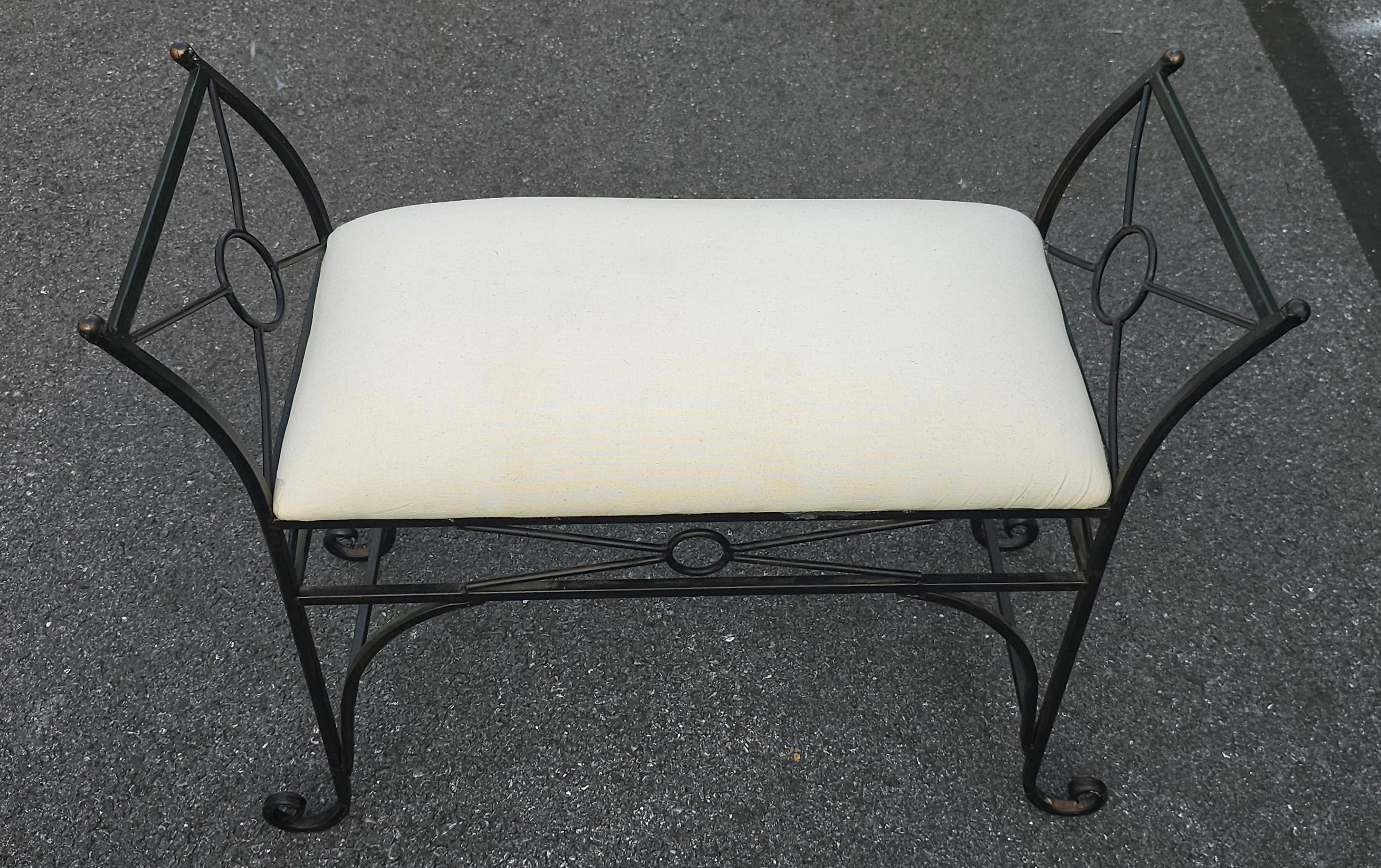 Banc en fer et tapissé italien de la fin du 20ème siècle en bon état vintage. Mesure 31