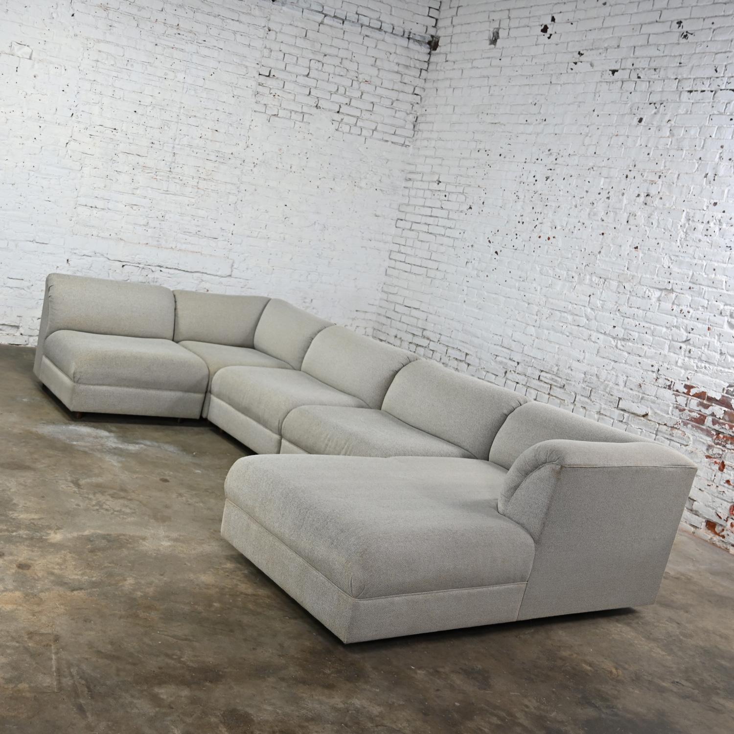 Late 20th Century Modern Modular Sectional Sofa 5 Pieces with Chaise Gray Tweed  For Sale 6